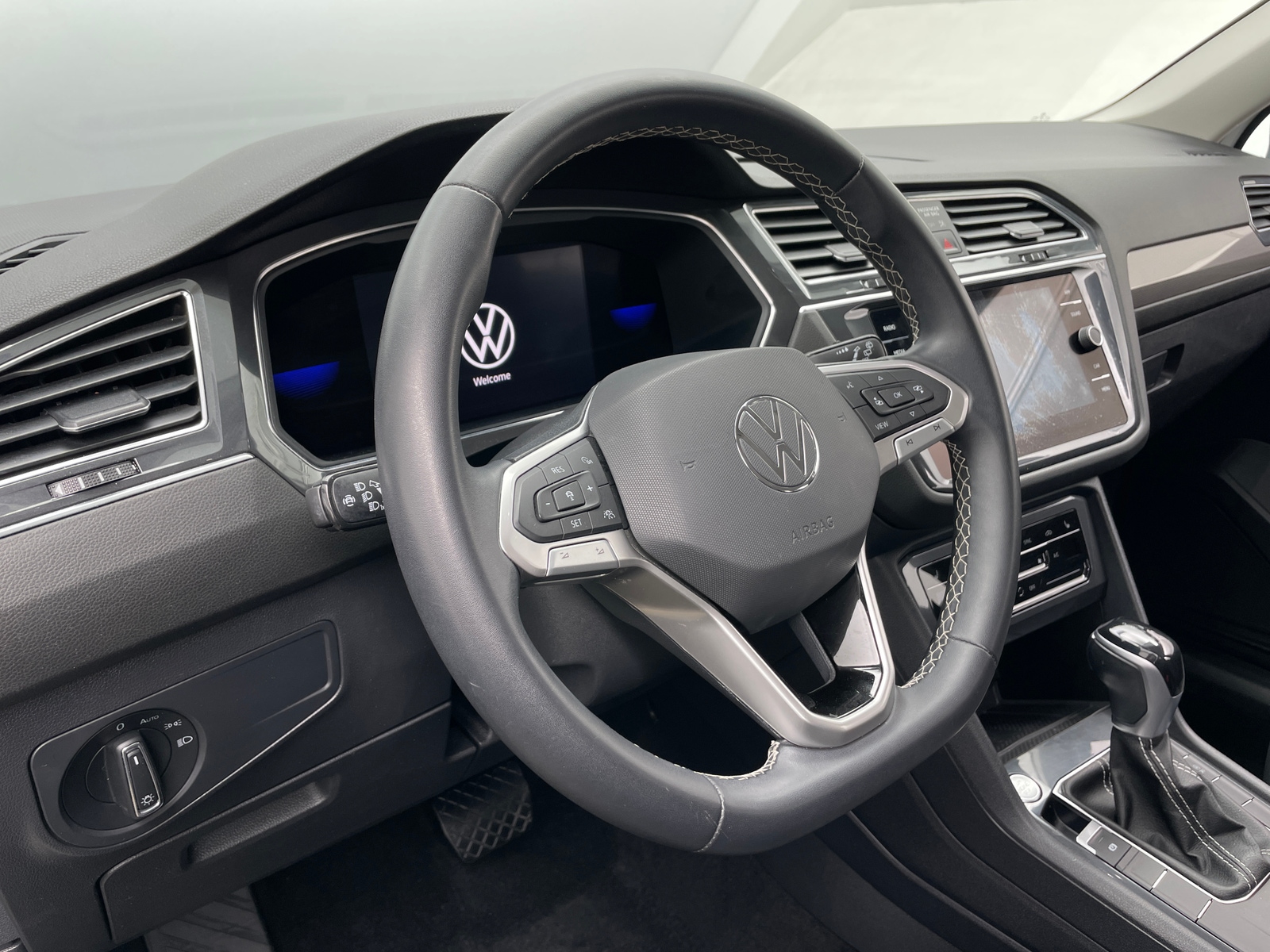 Thumbnail: 2023 Volkswagen Tiguan - 4