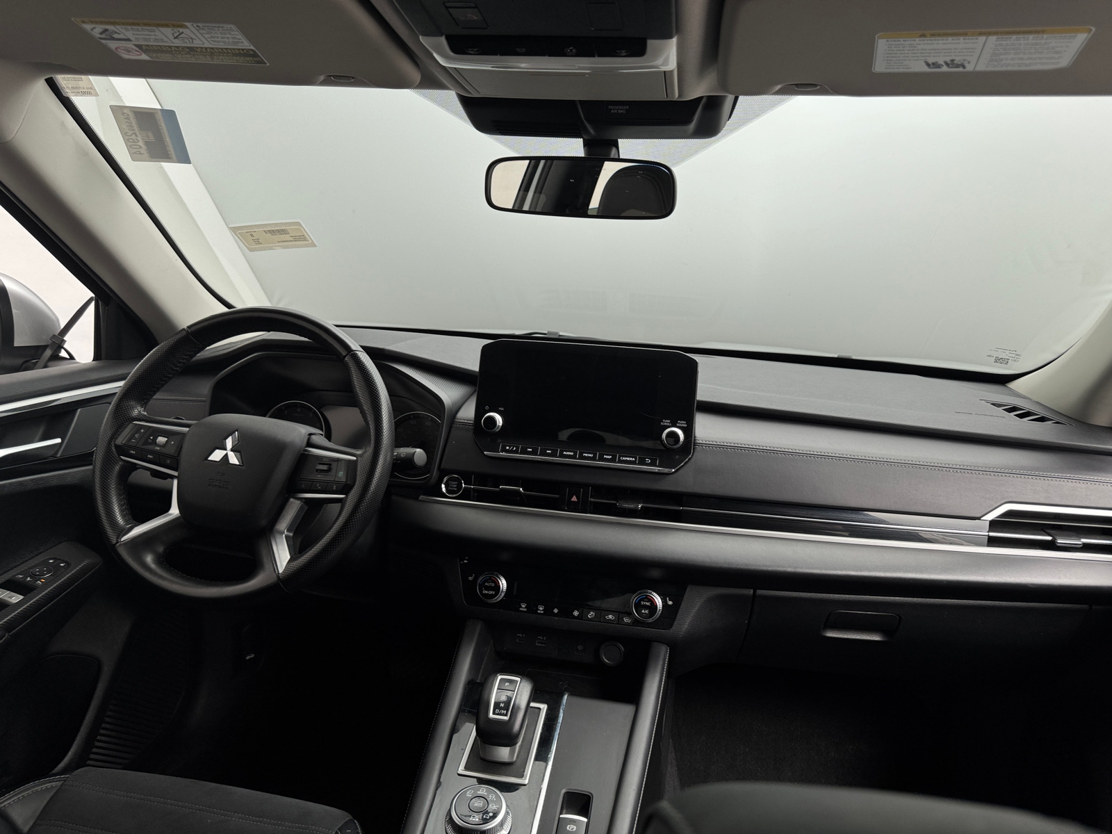 Thumbnail: 2024 Mitsubishi Outlander - 3