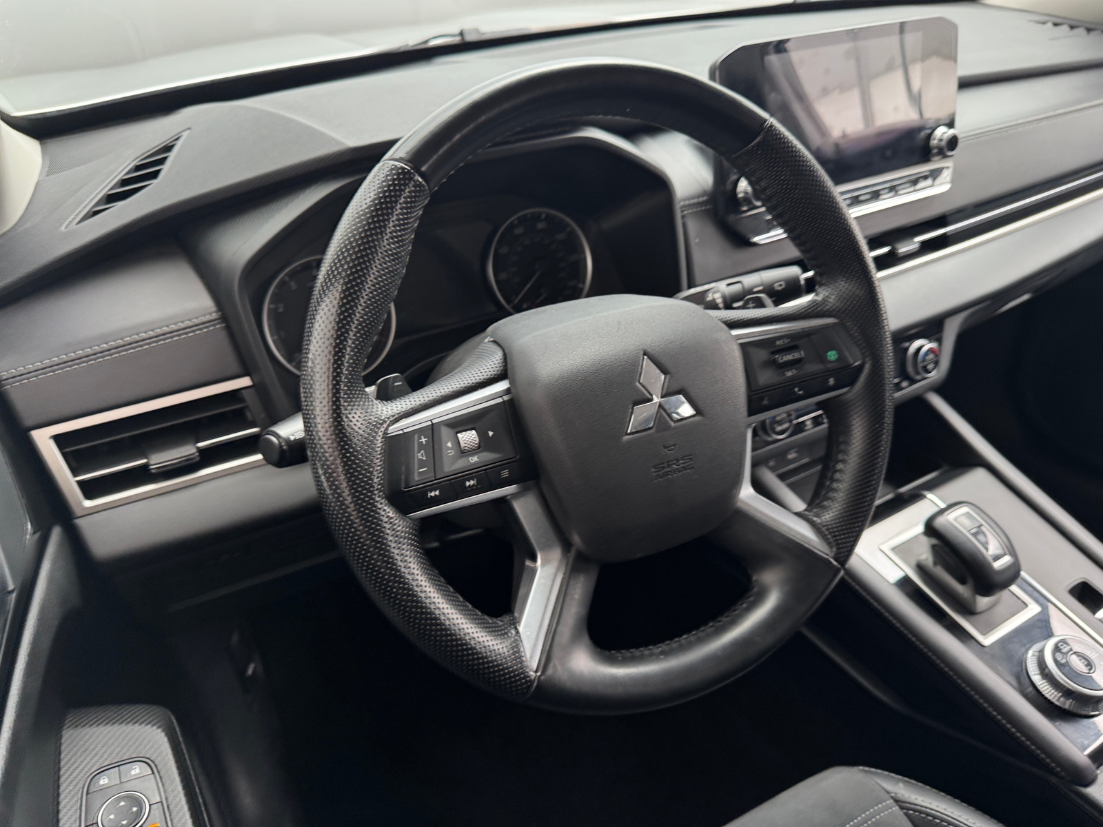 Thumbnail: 2024 Mitsubishi Outlander - 5