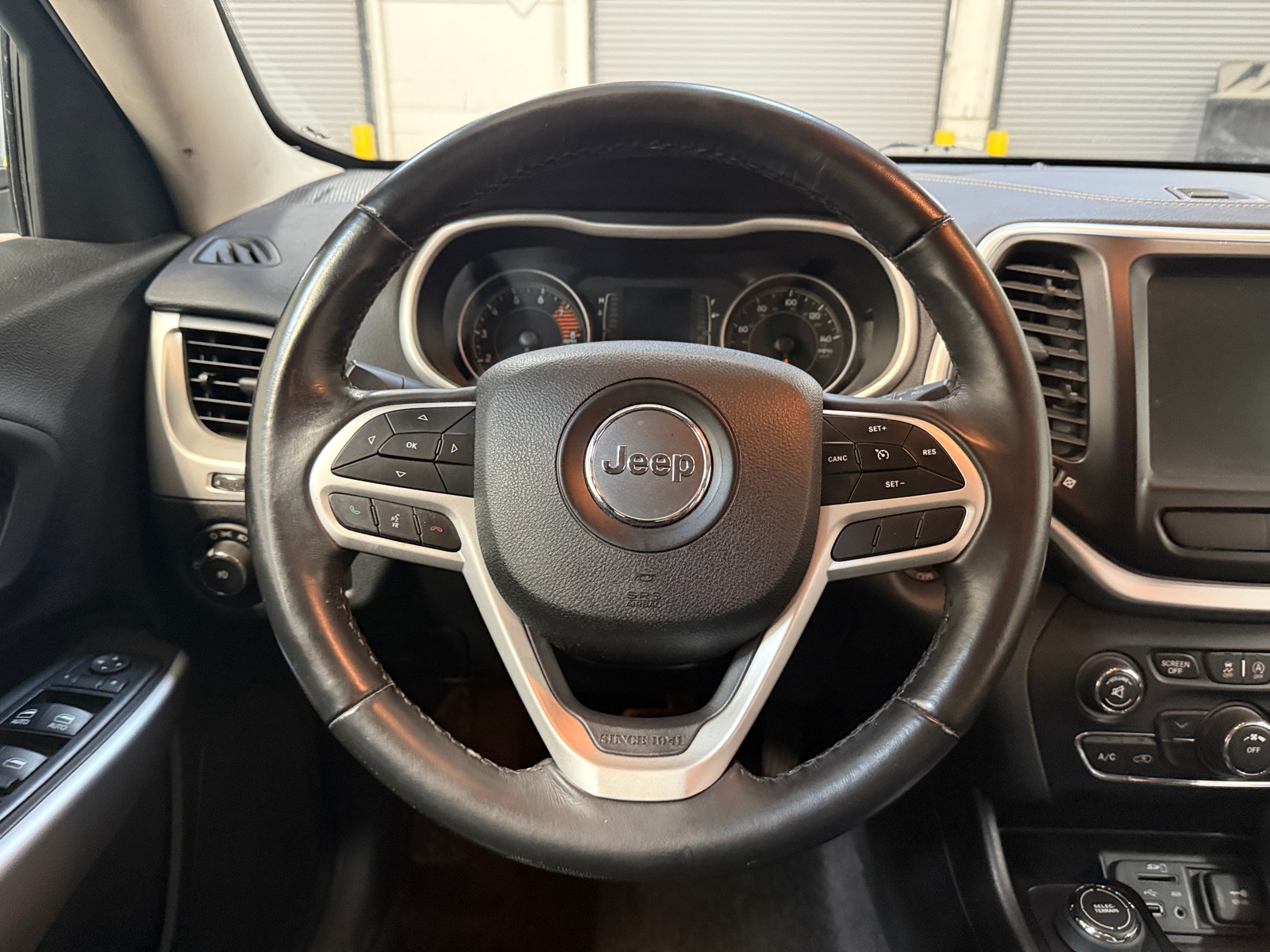 Thumbnail: 2018 Jeep Cherokee - 5
