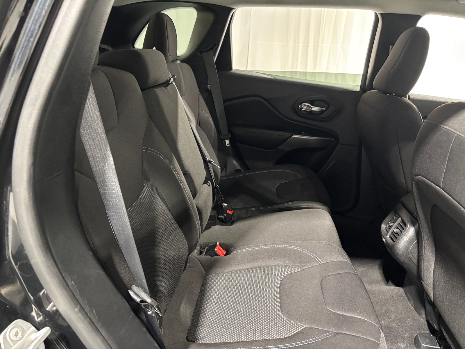 Thumbnail: 2020 Jeep Cherokee - 6