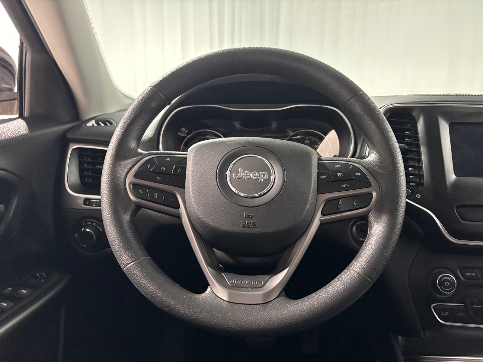 Thumbnail: 2020 Jeep Cherokee - 5