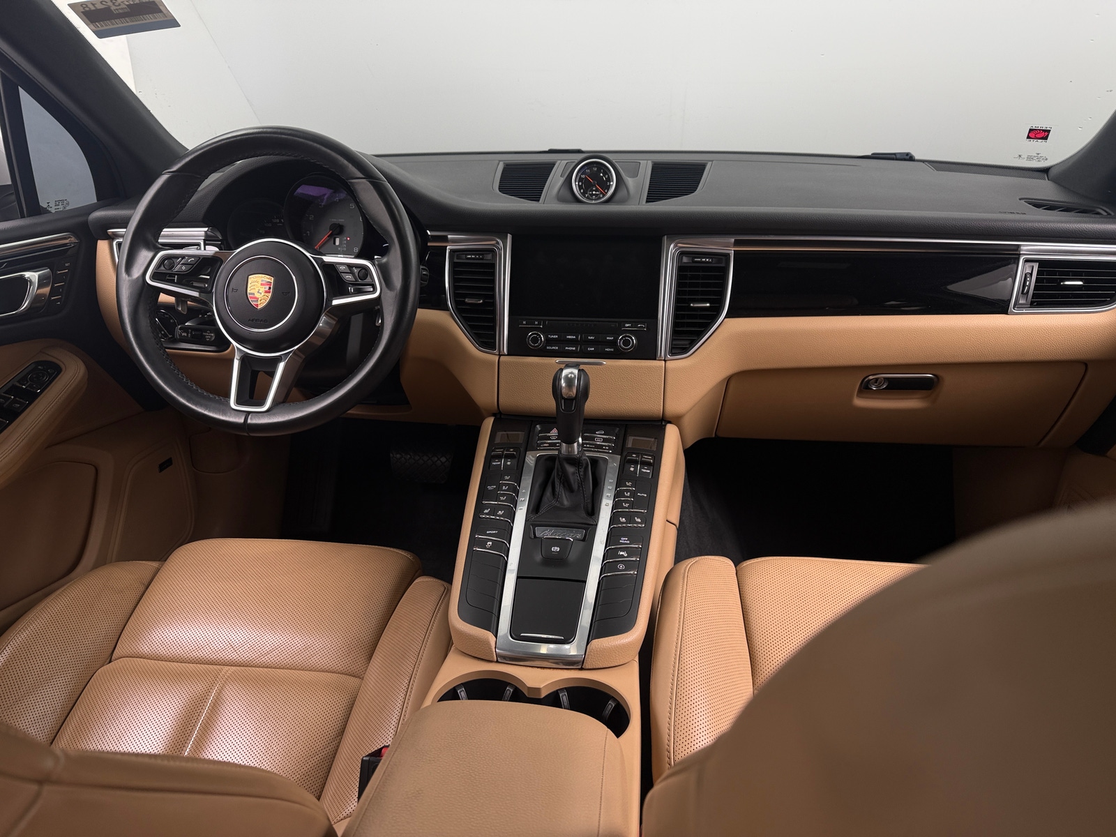 Thumbnail: 2017 Porsche Macan - 2