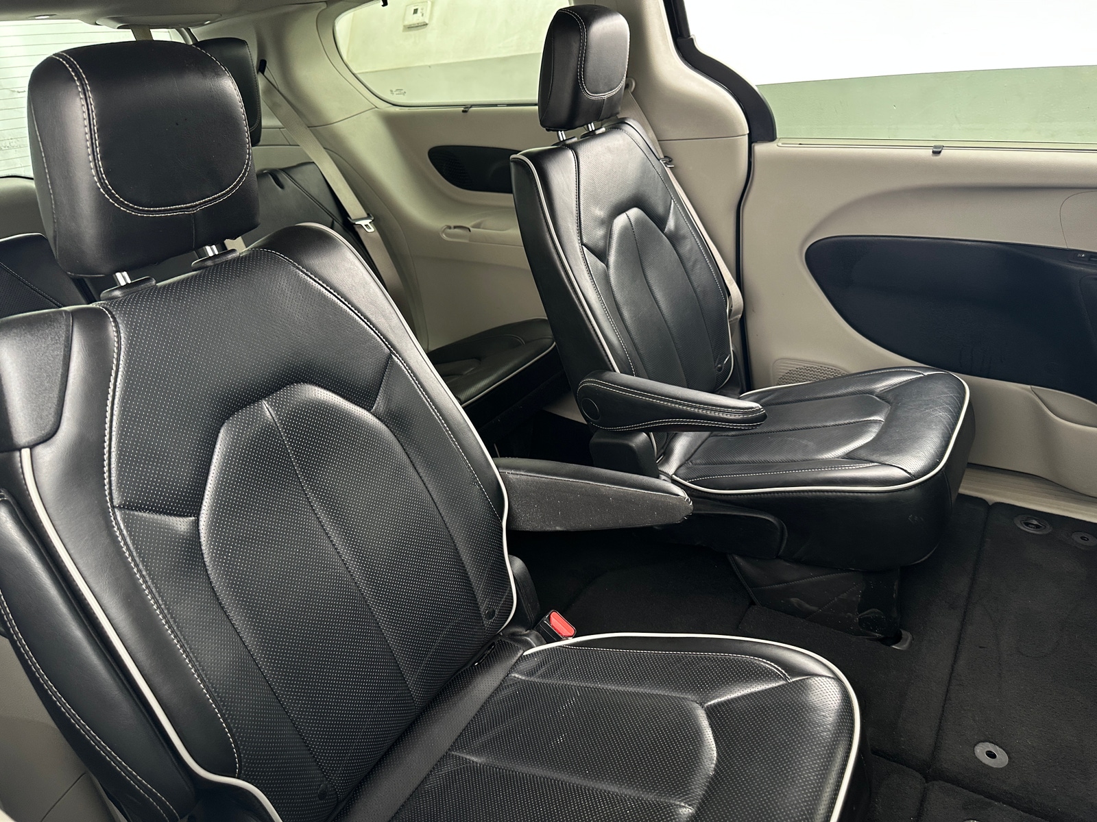 Thumbnail: 2023 Chrysler Pacifica - 5