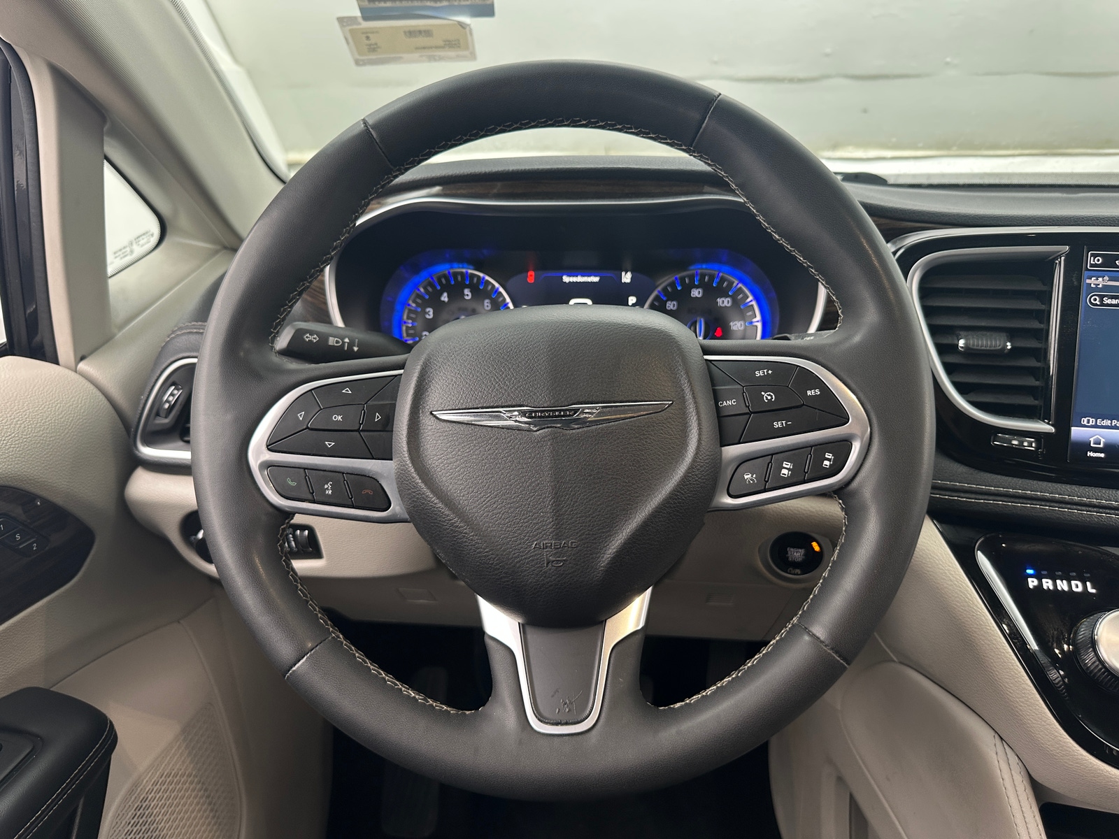 Thumbnail: 2023 Chrysler Pacifica - 4