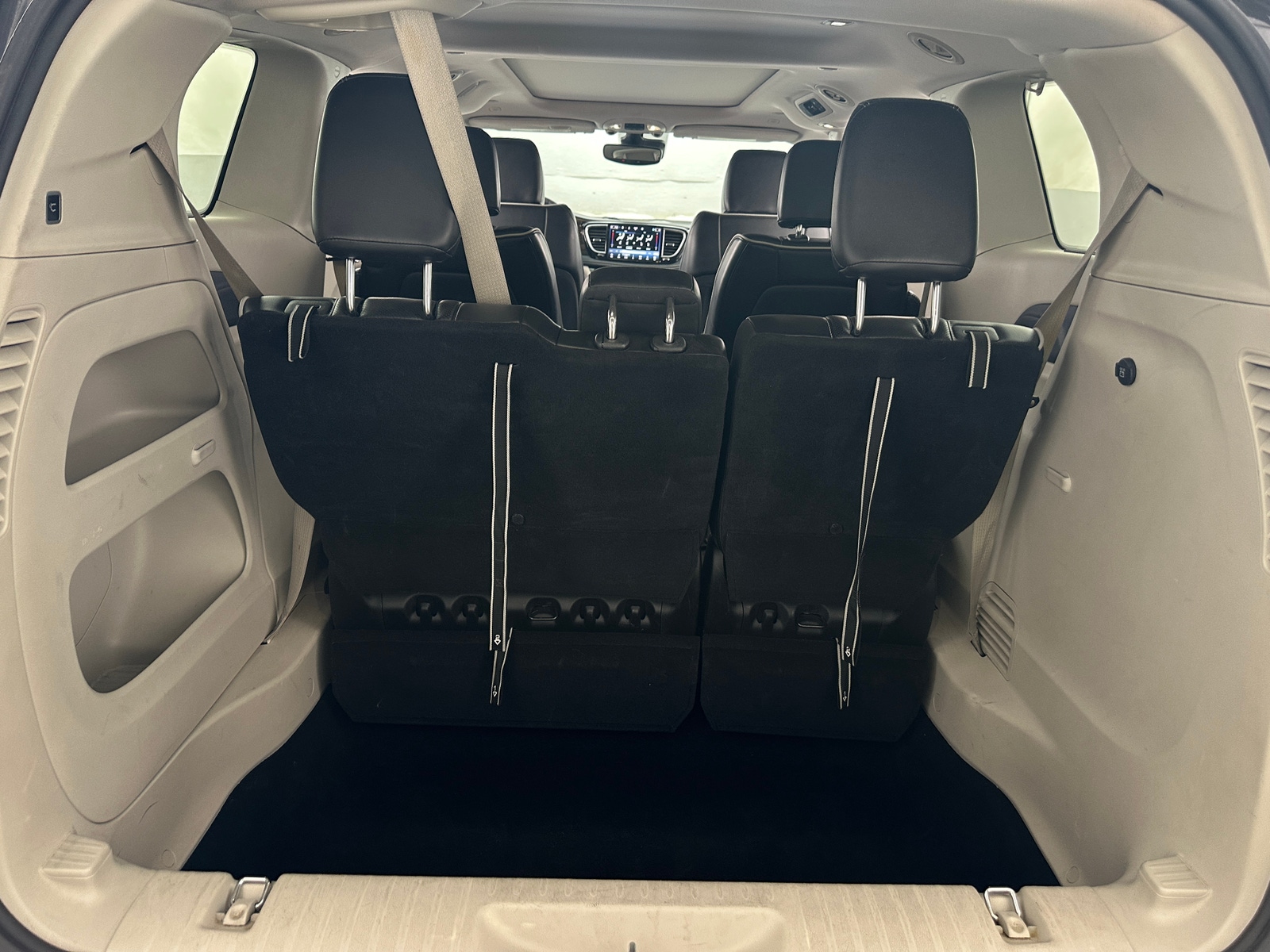 Thumbnail: 2023 Chrysler Pacifica - 6