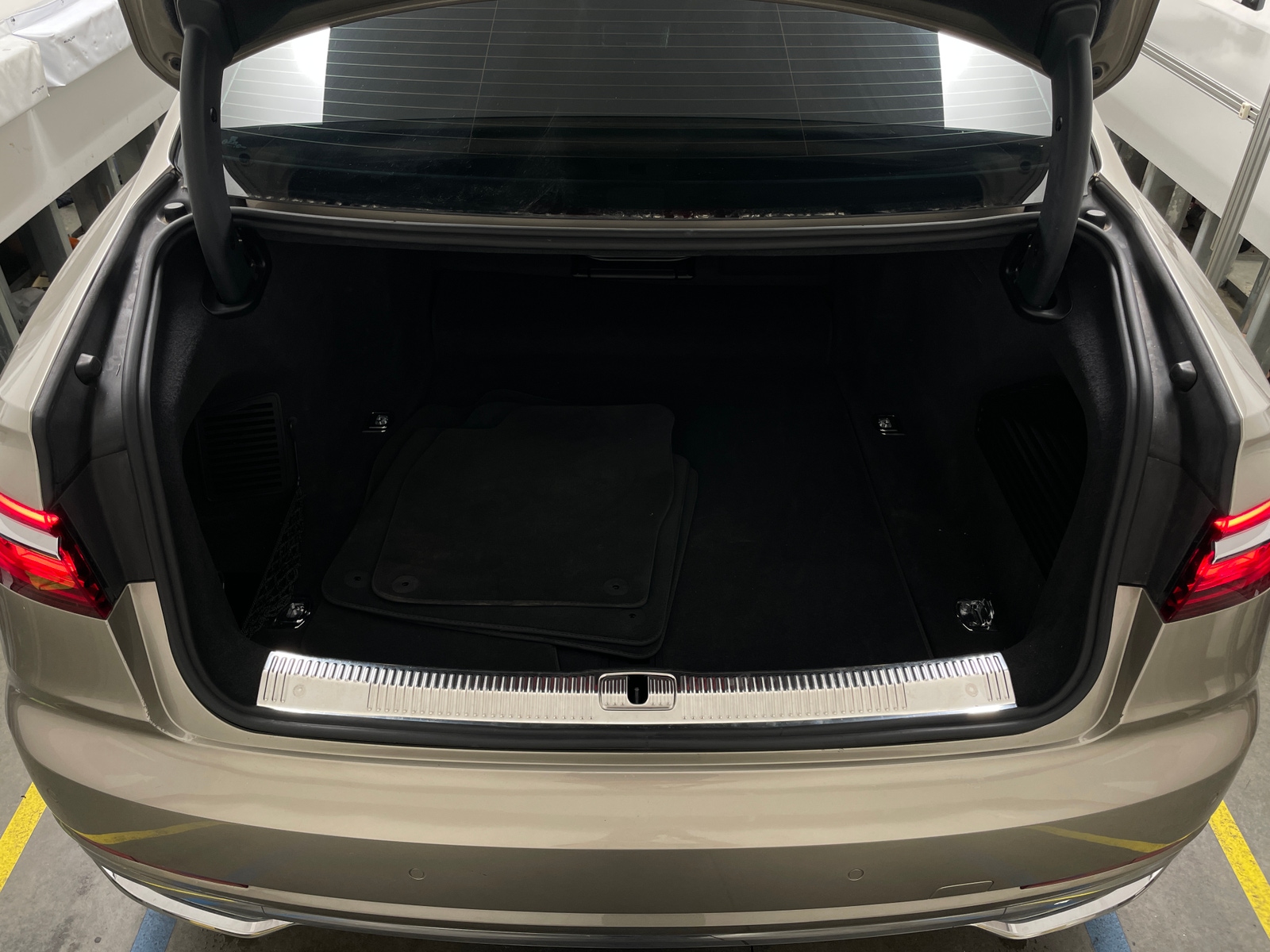 Thumbnail: 2019 Audi A8 - 6
