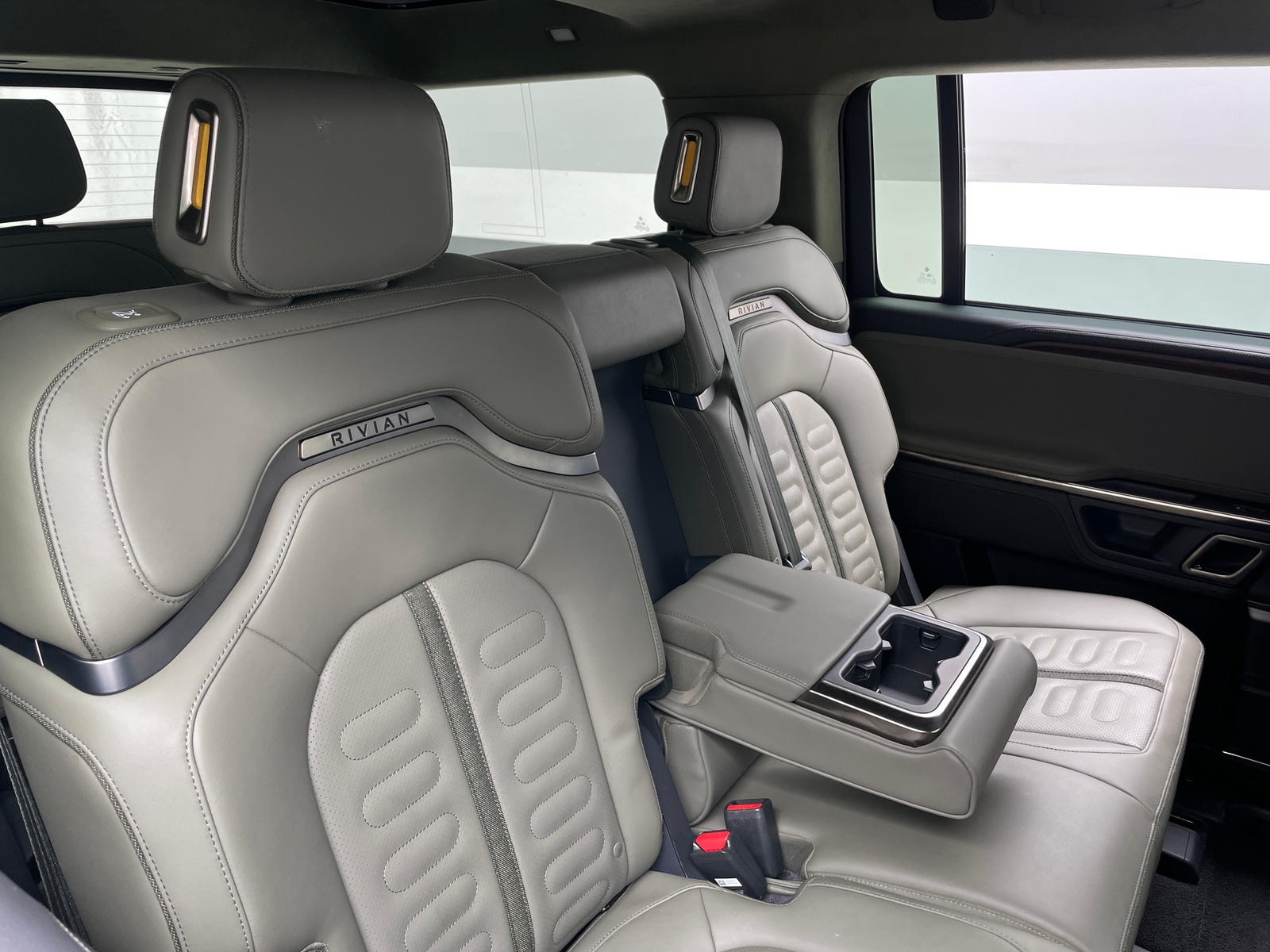 Thumbnail: 2023 Rivian R1S - 5