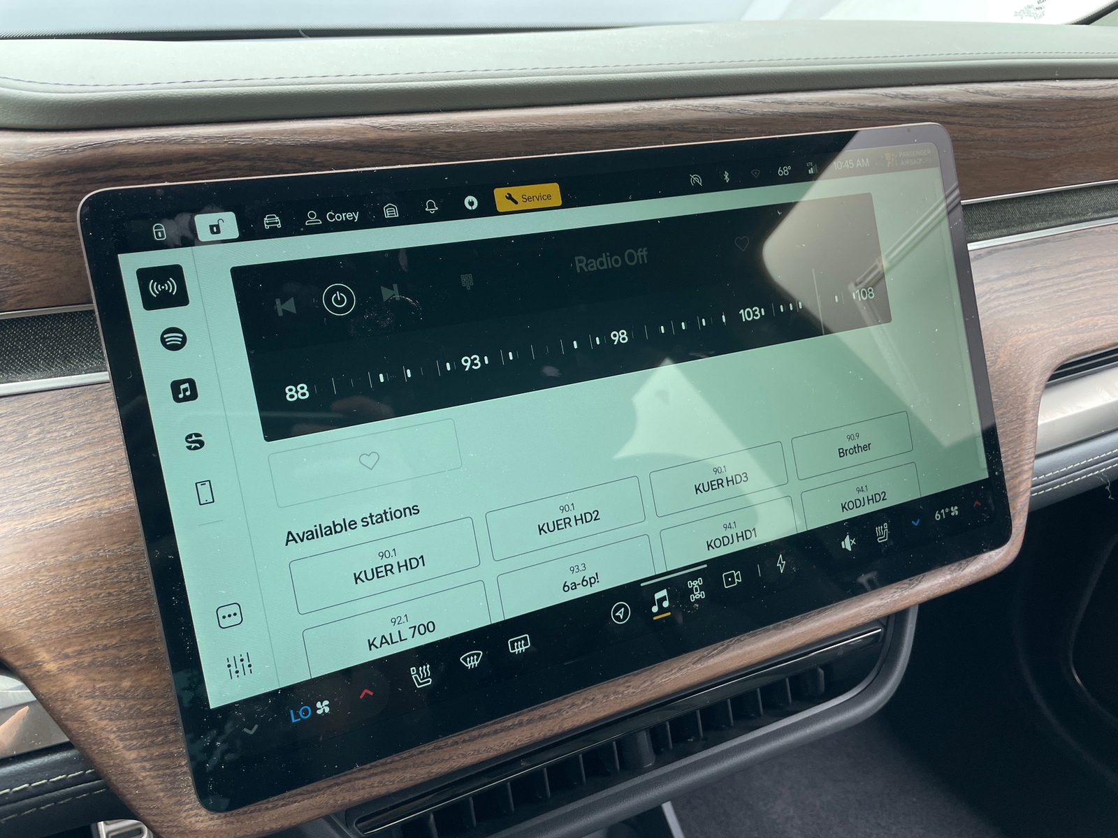 Thumbnail: 2023 Rivian R1S - 3