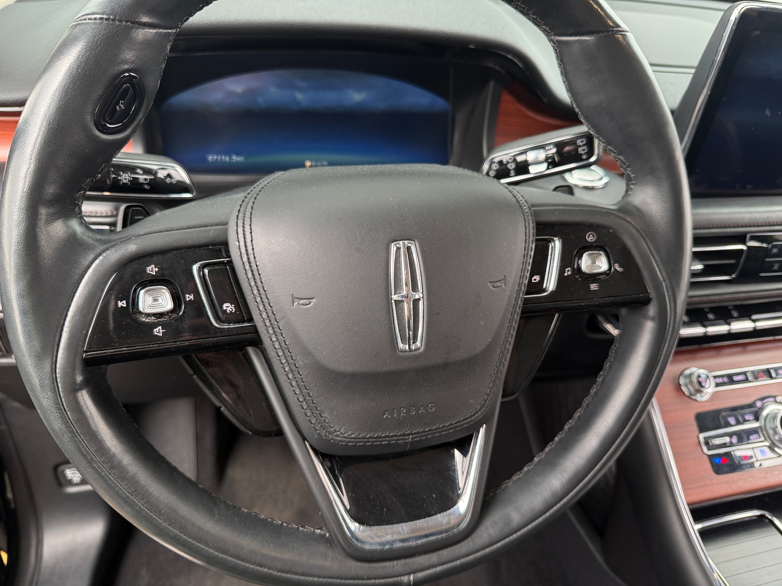 Thumbnail: 2021 Lincoln Aviator - 4