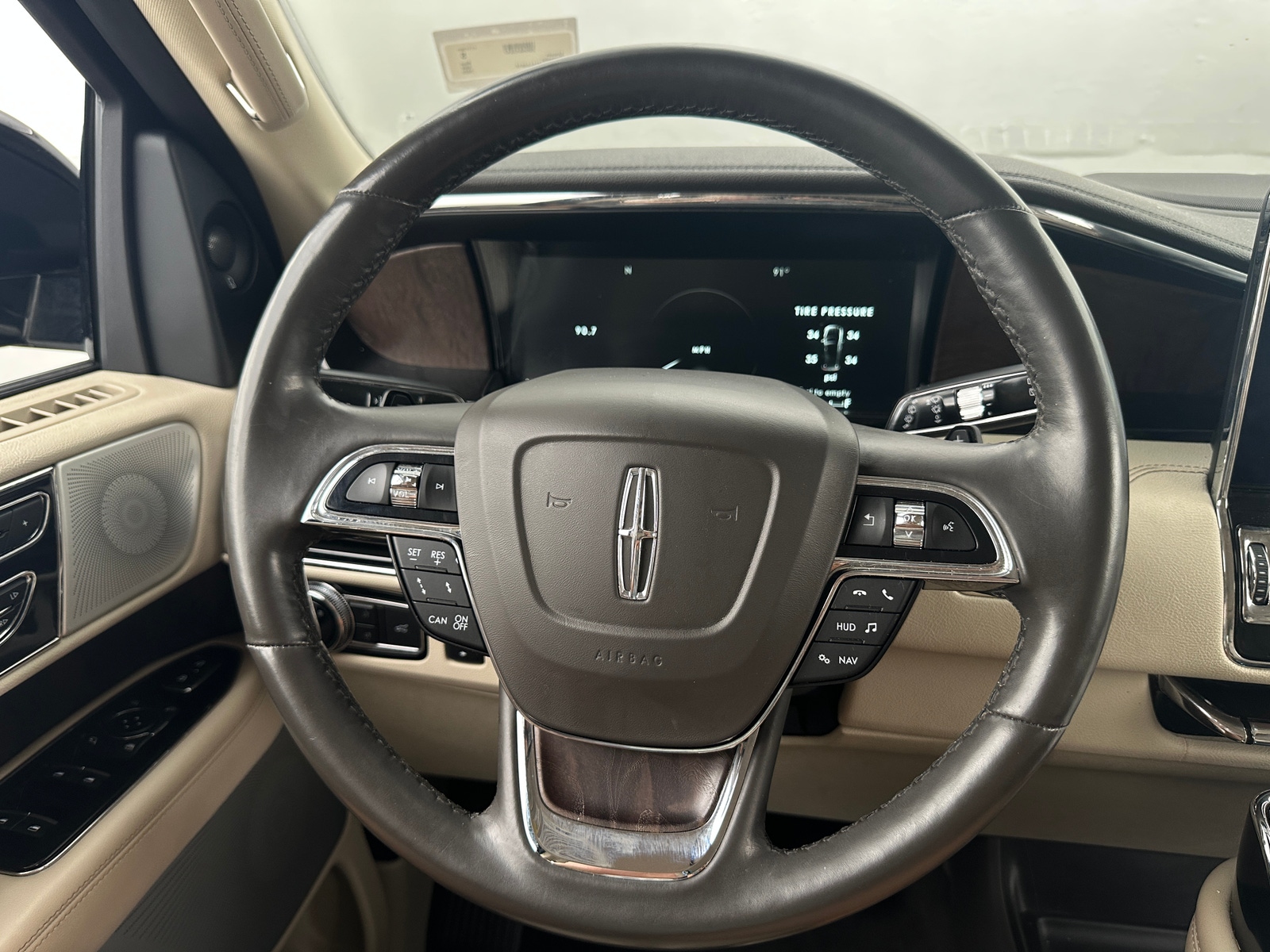 Thumbnail: 2020 Lincoln Navigator - 4