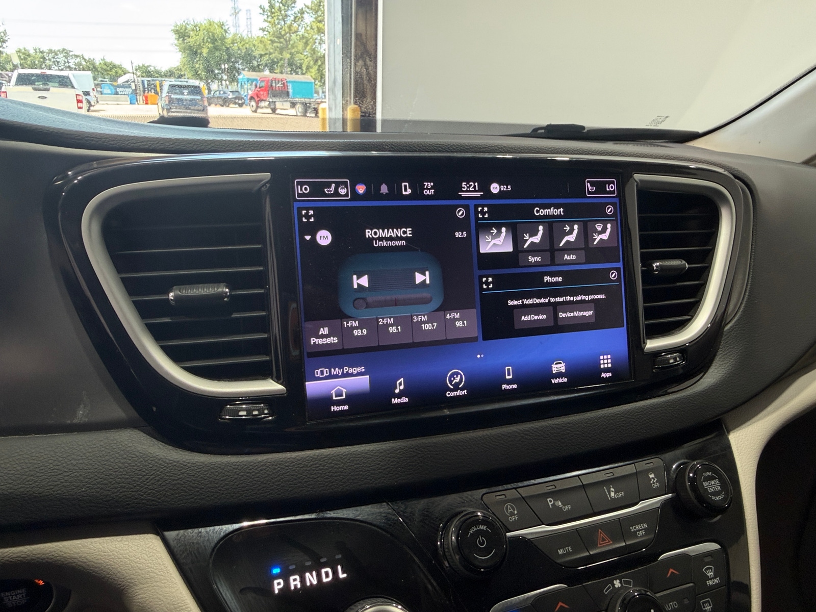 Thumbnail: 2022 Chrysler Pacifica - 3