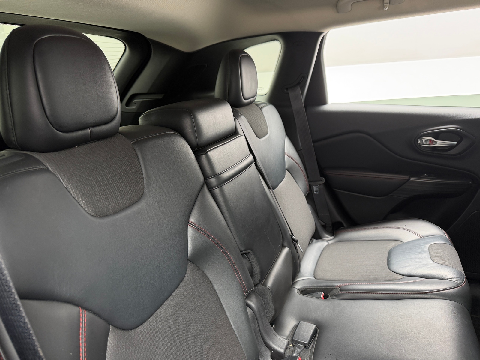 Thumbnail: 2015 Jeep Cherokee - 6