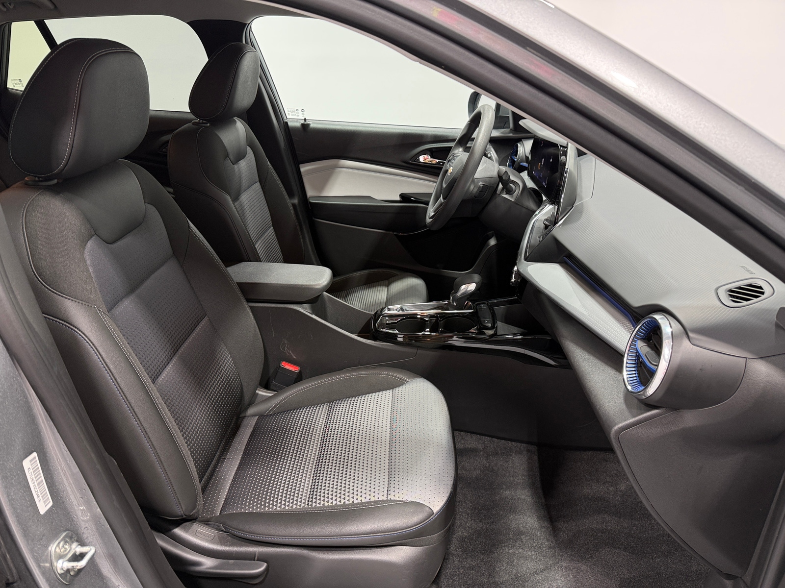 Thumbnail: 2025 Chevrolet Trax - 2