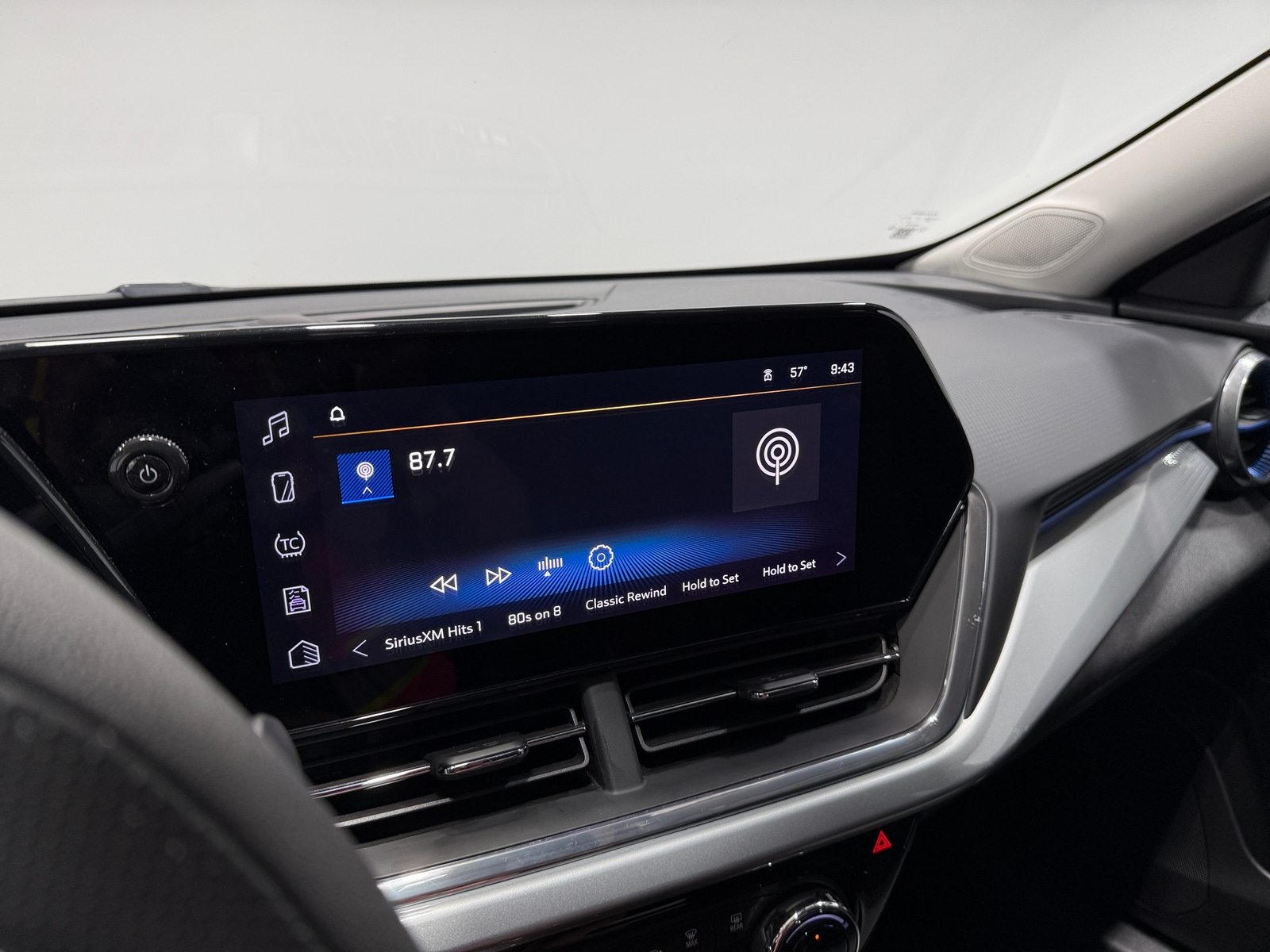 Thumbnail: 2025 Chevrolet Trax - 4