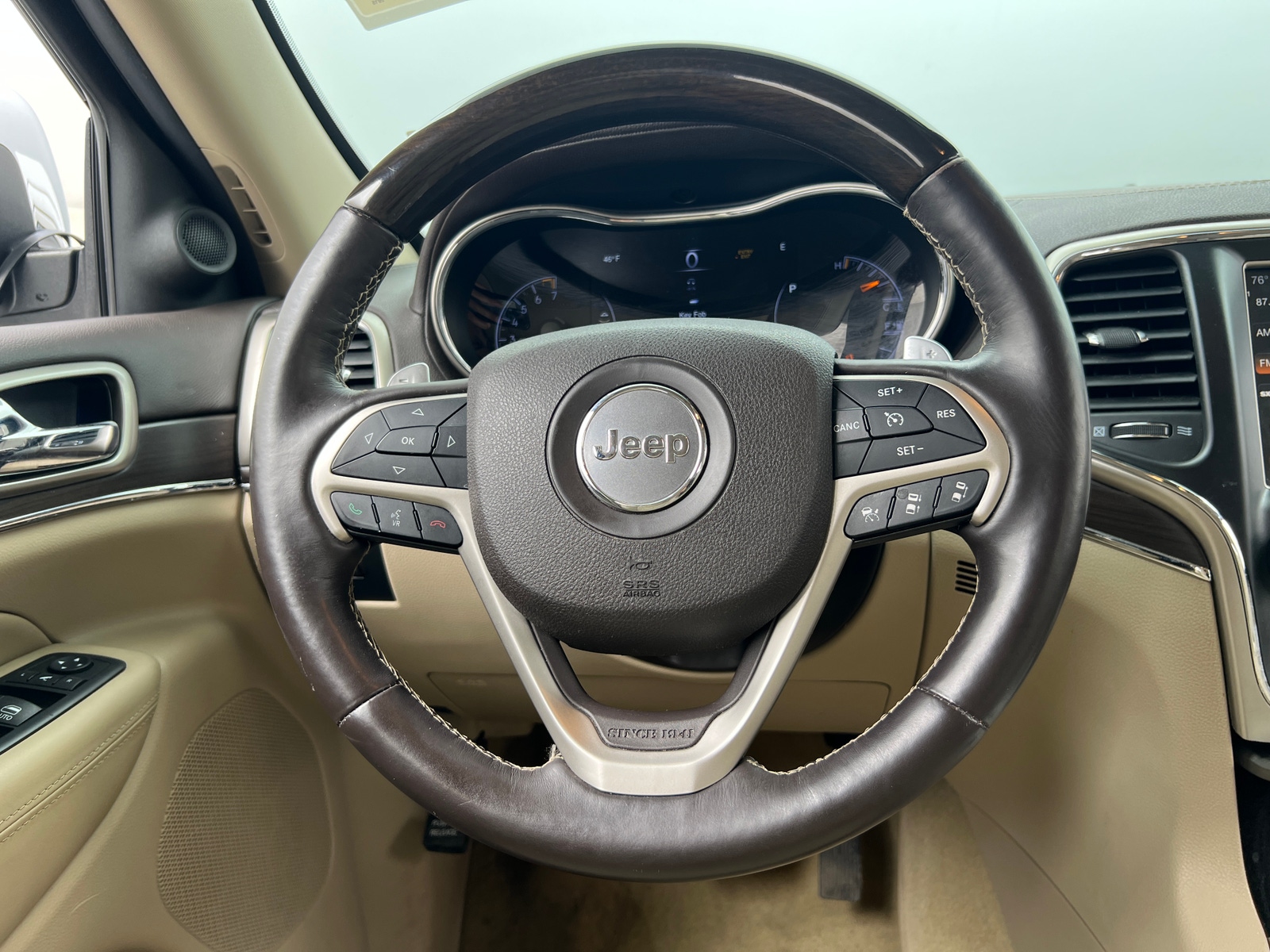 Thumbnail: 2015 Jeep Grand Cherokee - 4