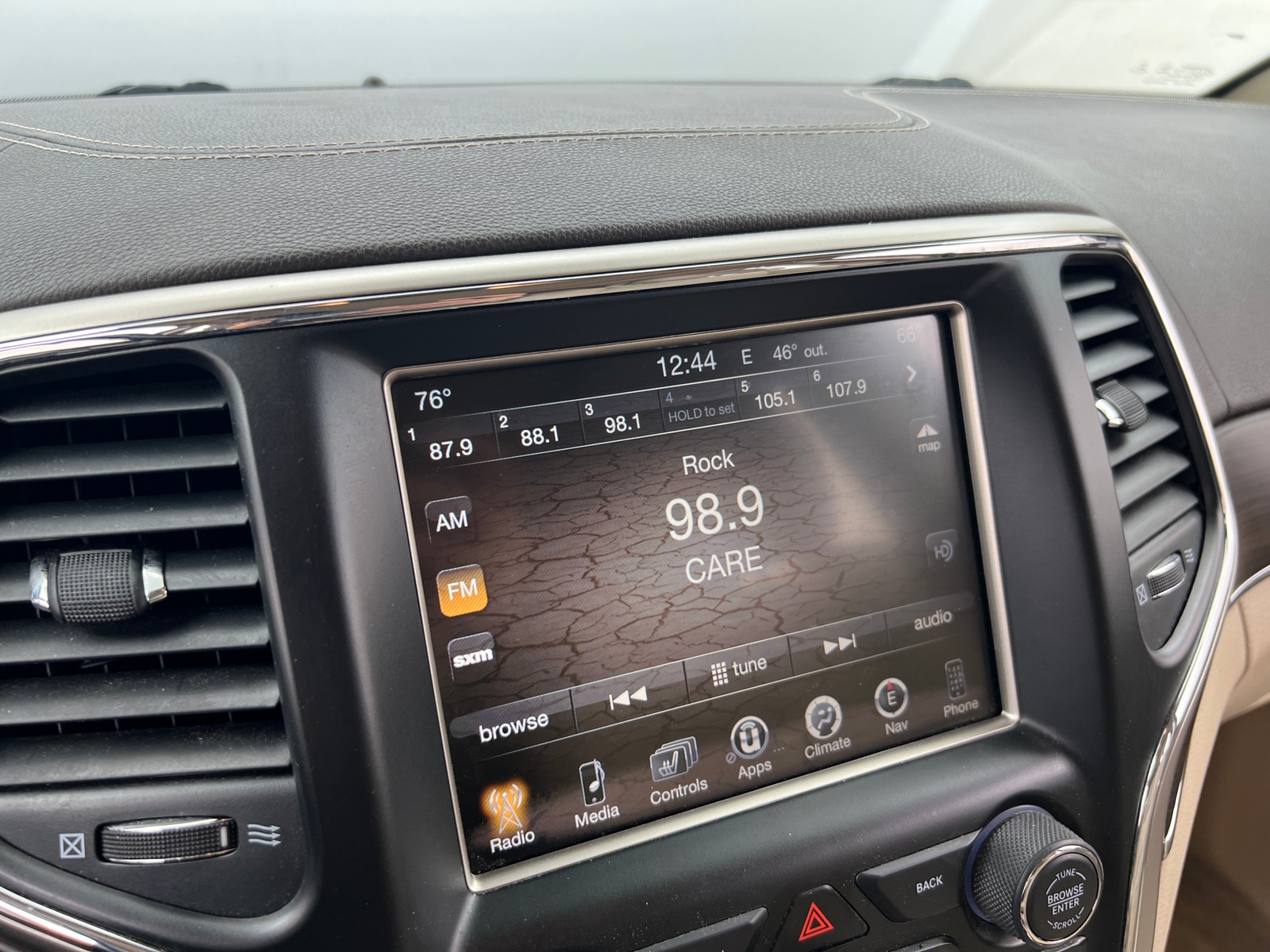 Thumbnail: 2015 Jeep Grand Cherokee - 3