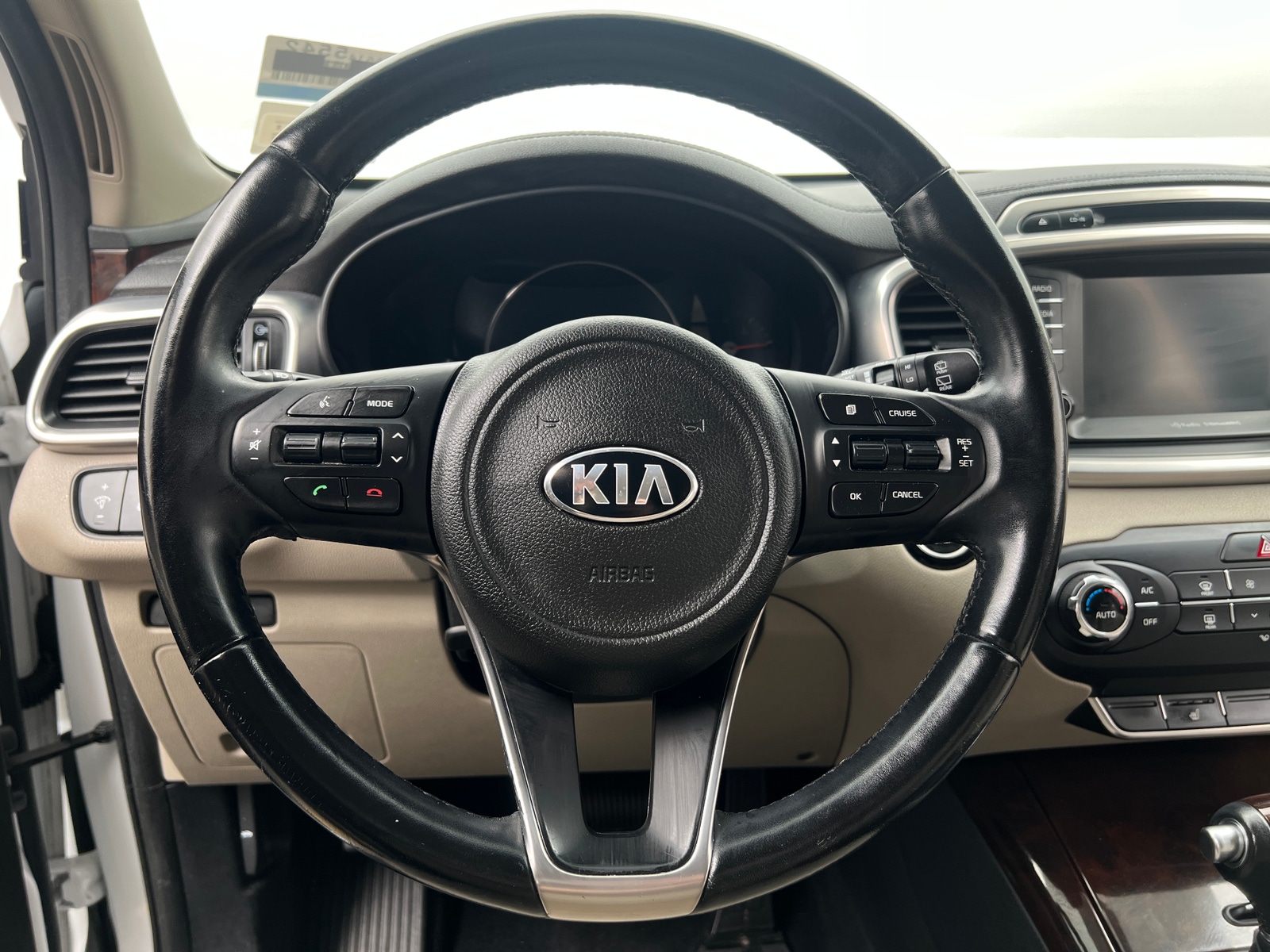 Thumbnail: 2017 Kia Sorento - 4