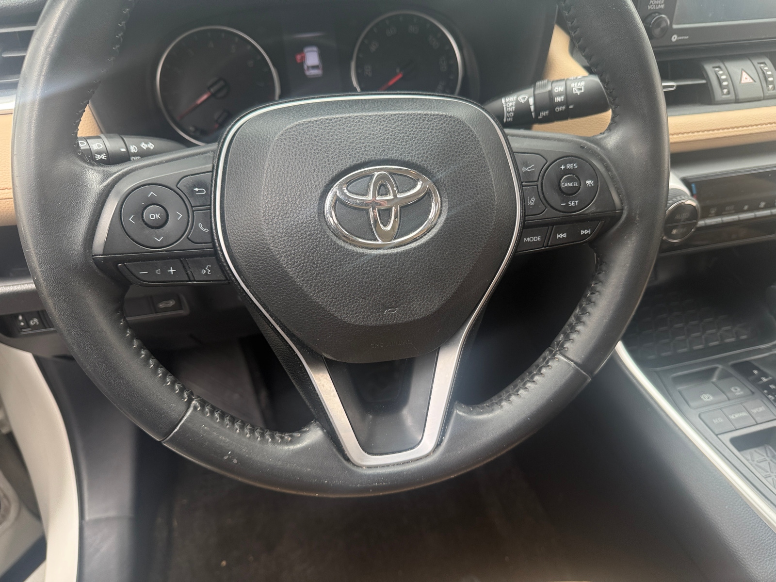 Thumbnail: 2020 Toyota RAV4 - 4