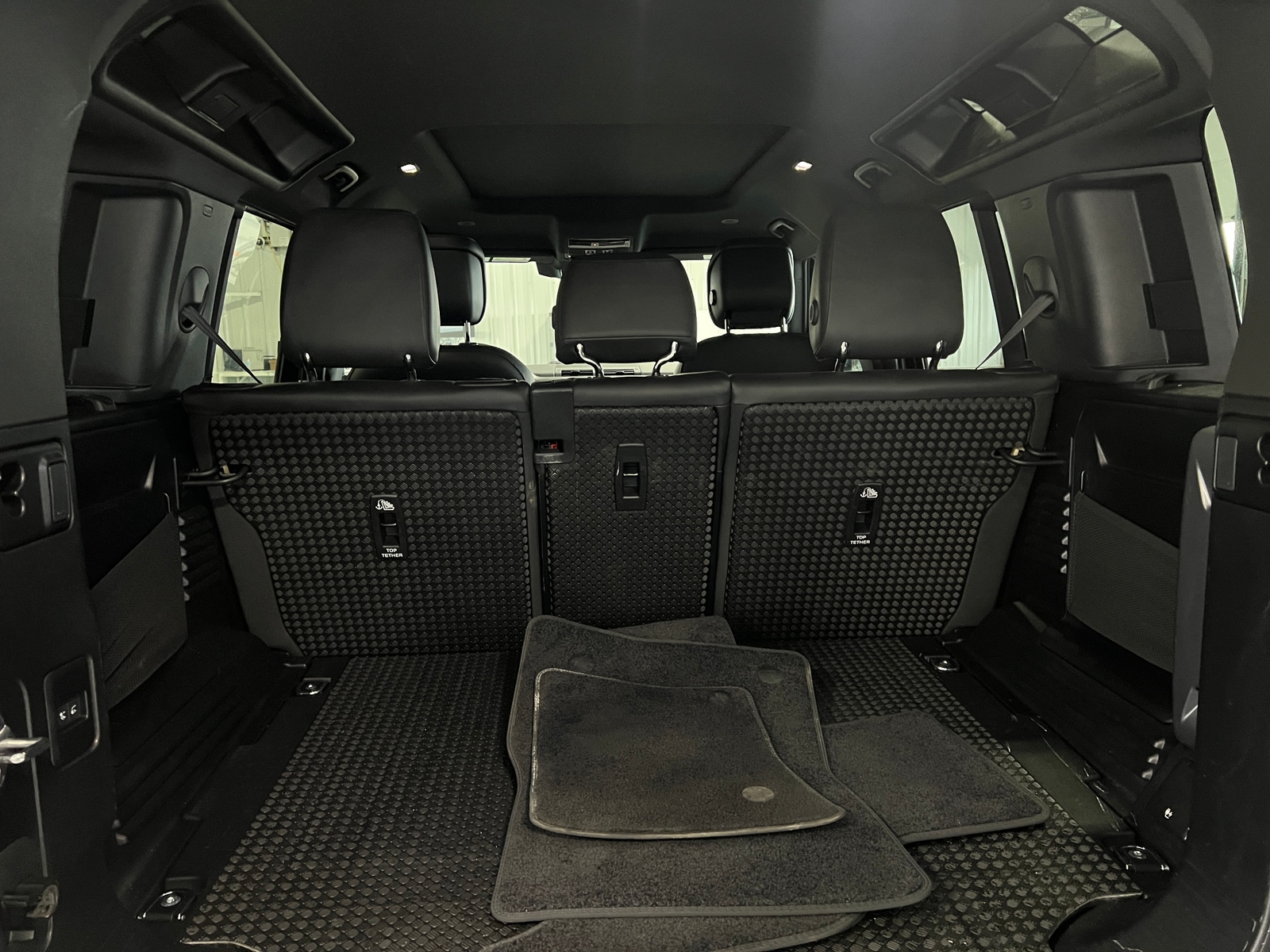 Thumbnail: 2025 Land Rover Defender - 6
