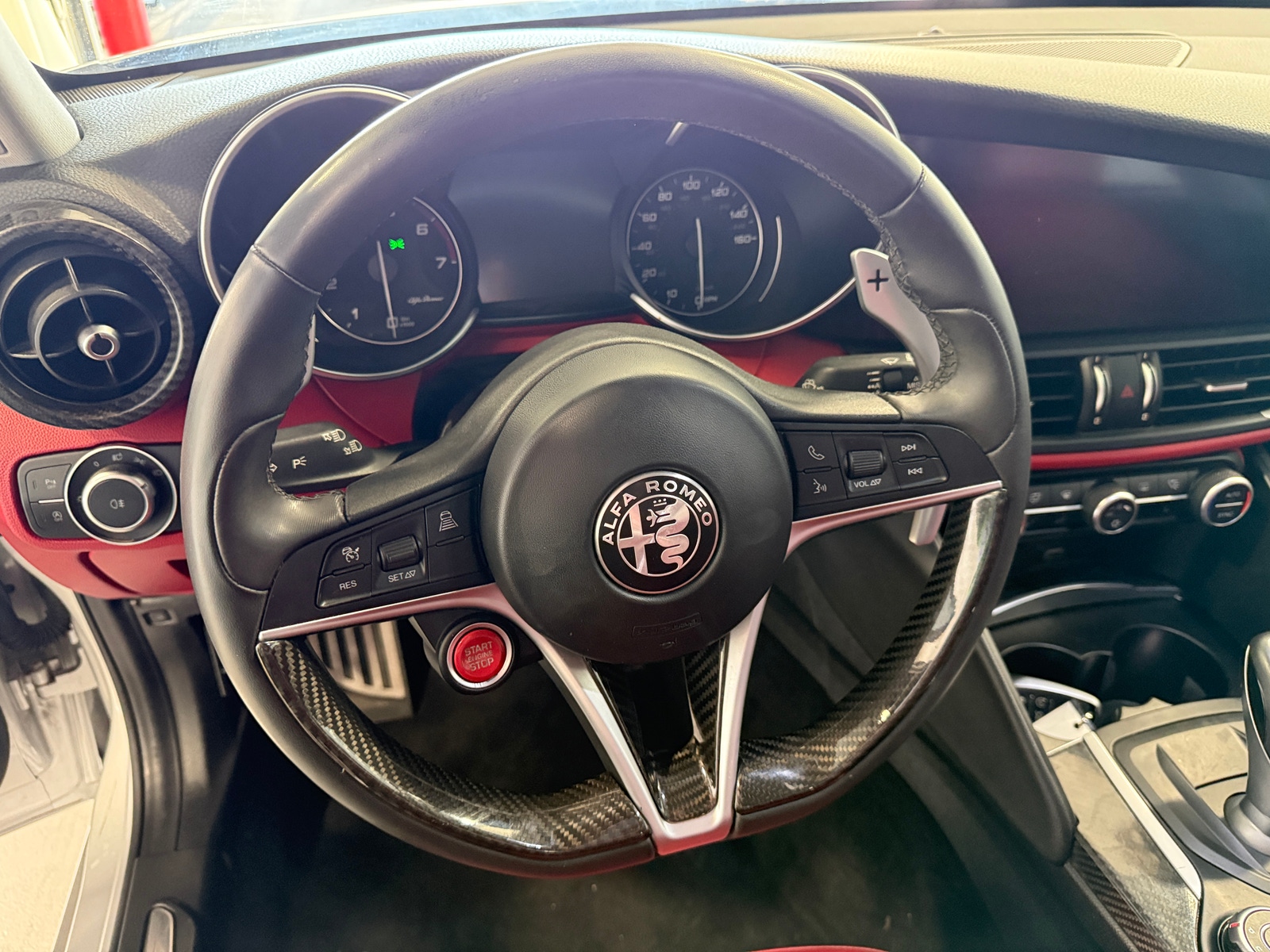 Thumbnail: 2017 Alfa Romeo Giulia - 4