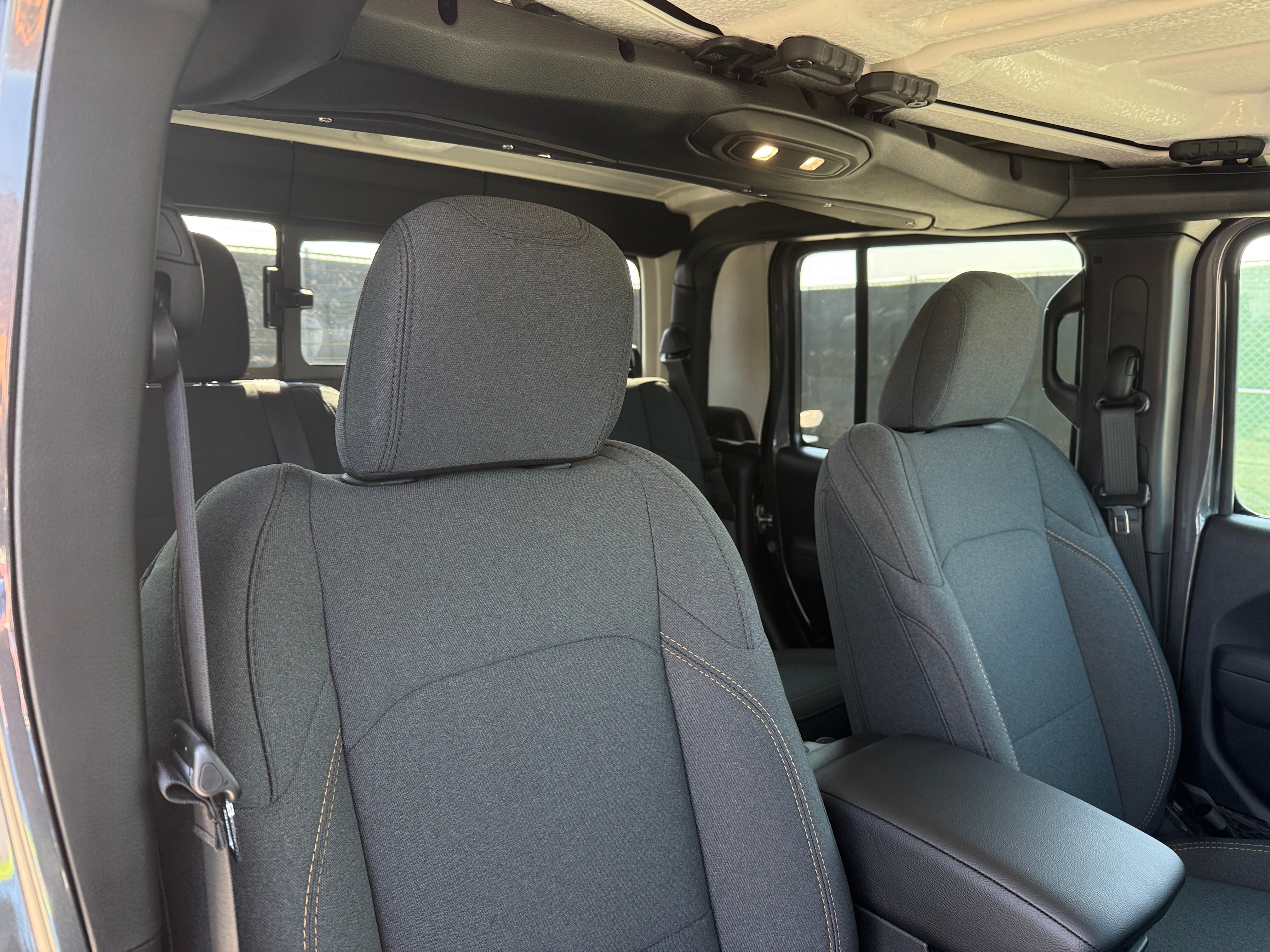 2026 Jeep Gladiator Sport S Auto's photo