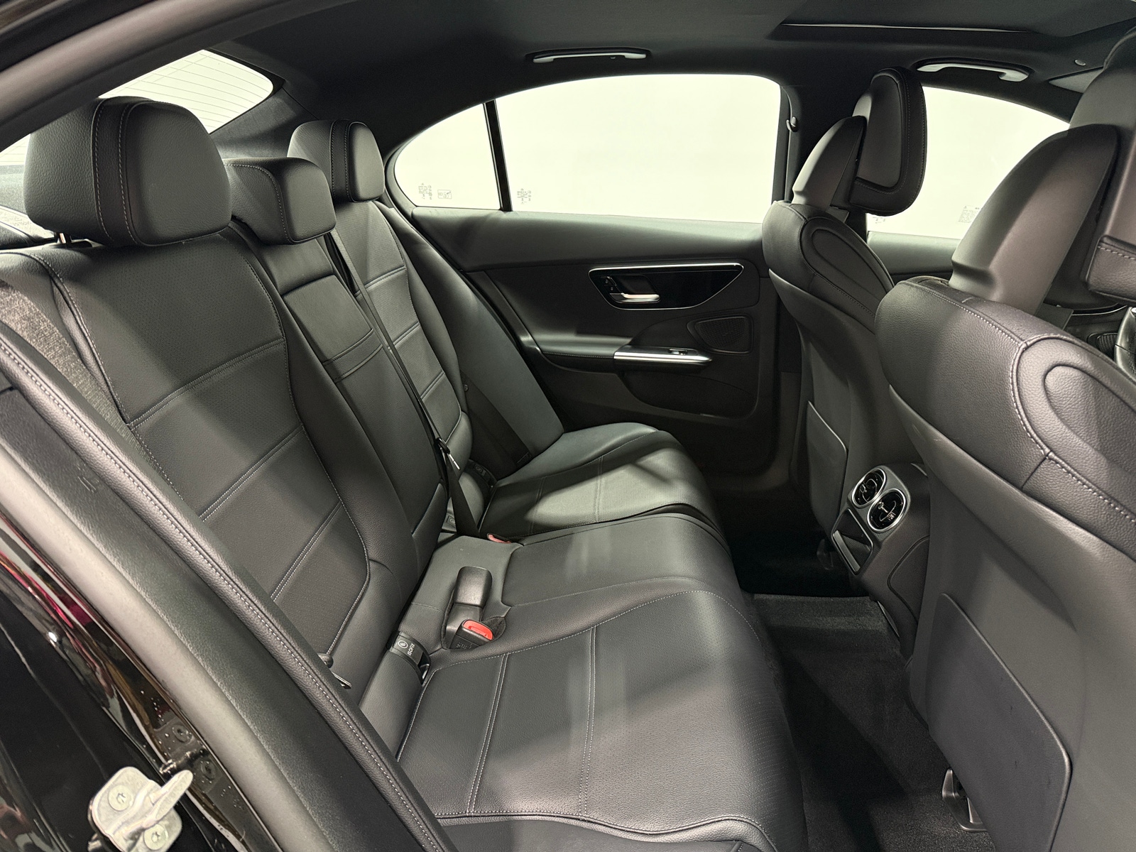 Thumbnail: 2025 Mercedes-Benz C-Class - 5