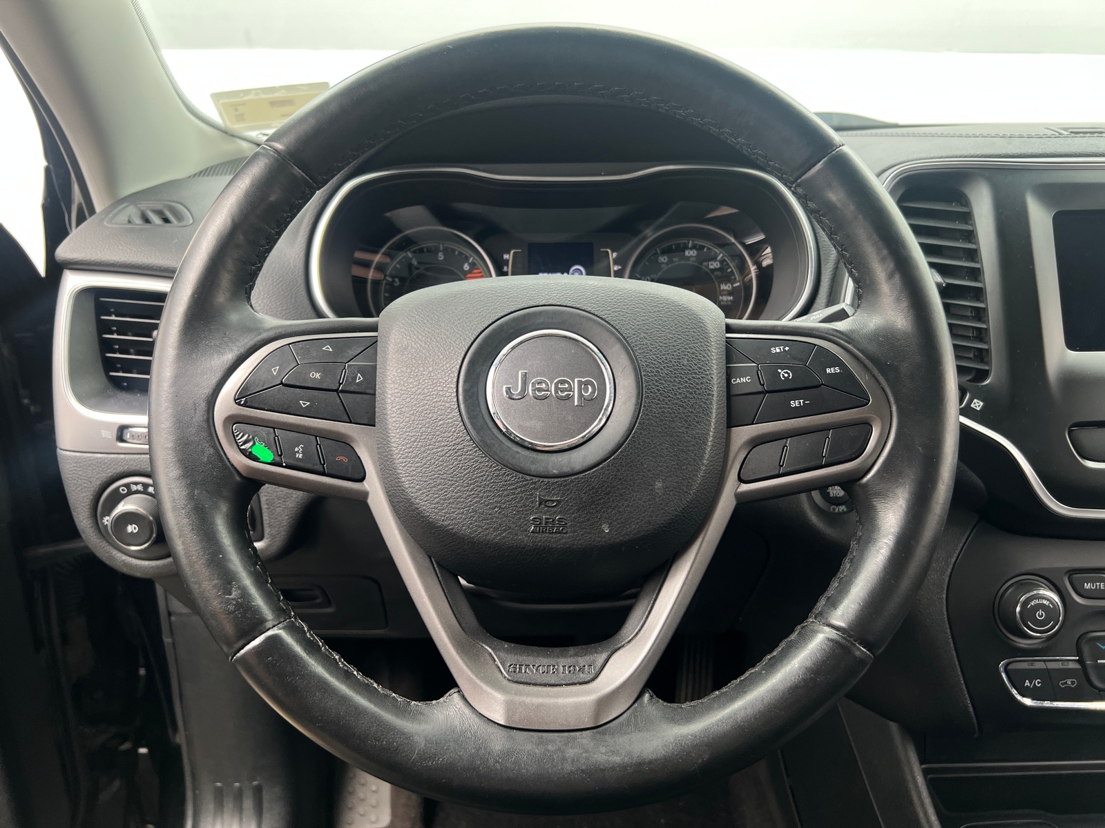 Thumbnail: 2019 Jeep Cherokee - 5