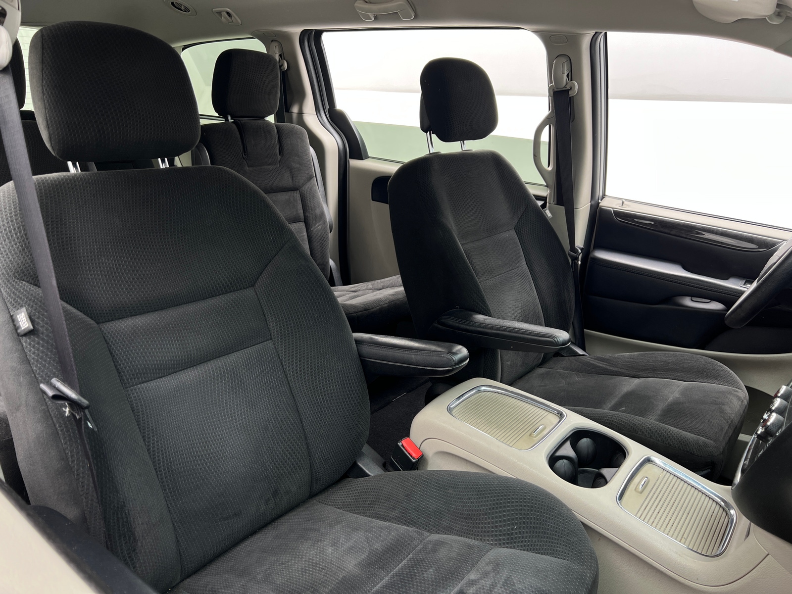 Thumbnail: 2016 Dodge Grand Caravan - 2