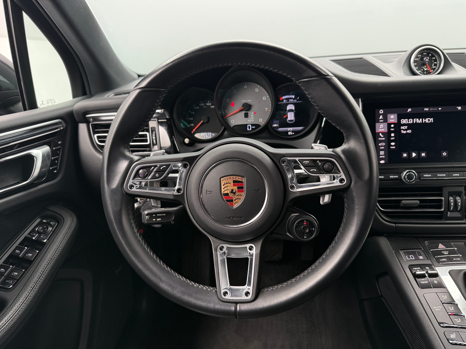 Thumbnail: 2019 Porsche Macan - 4