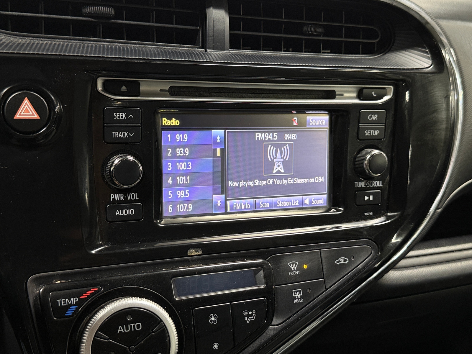 Thumbnail: 2018 Toyota Prius c - 4