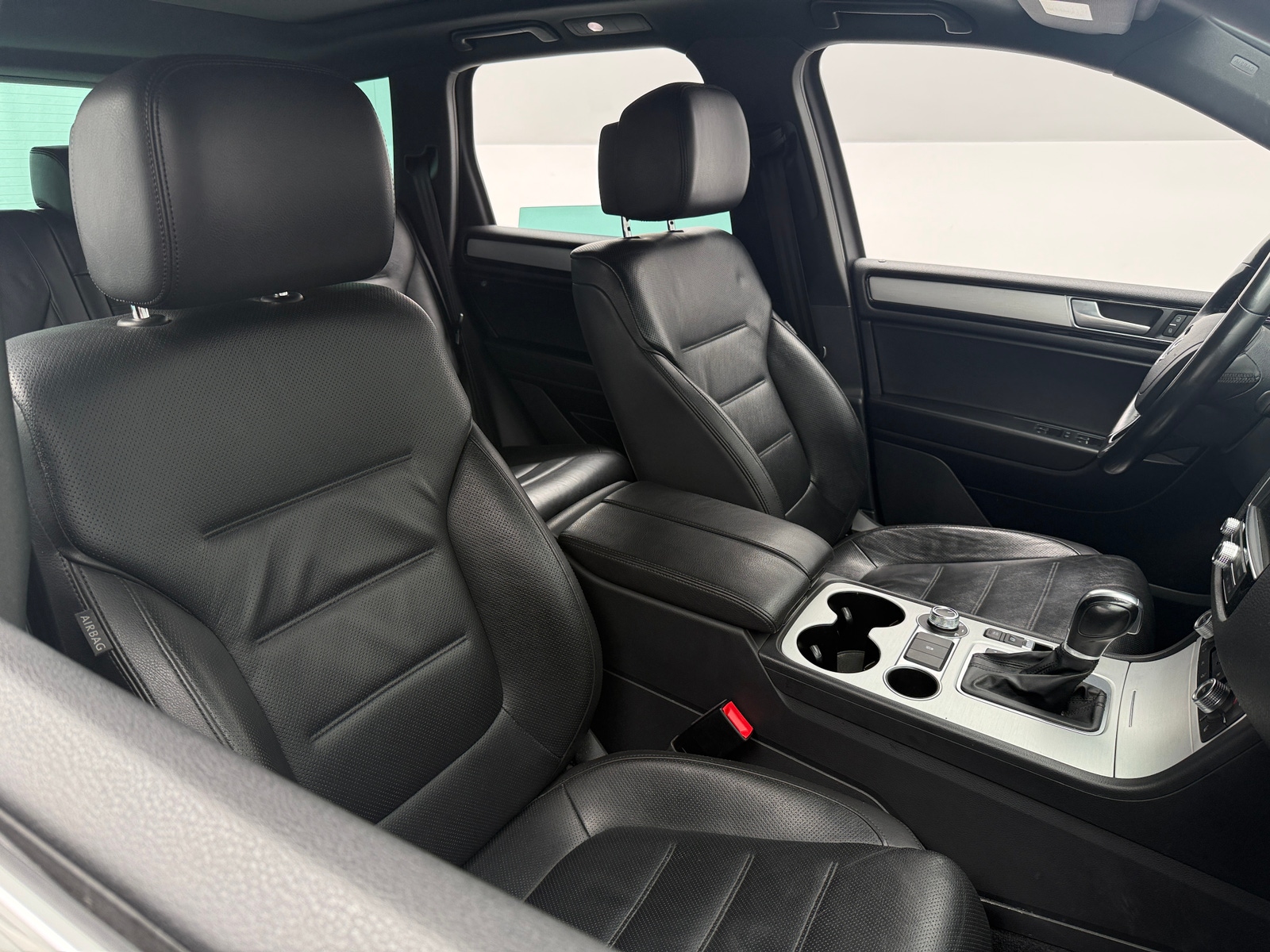 Thumbnail: 2017 Volkswagen Touareg - 2