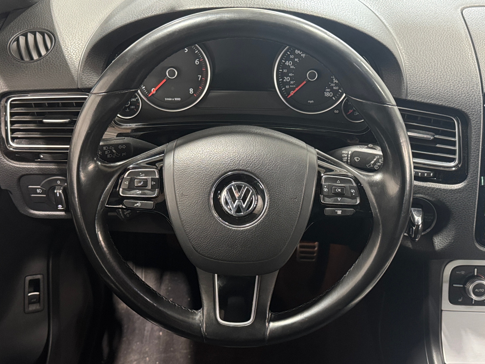 Thumbnail: 2017 Volkswagen Touareg - 5