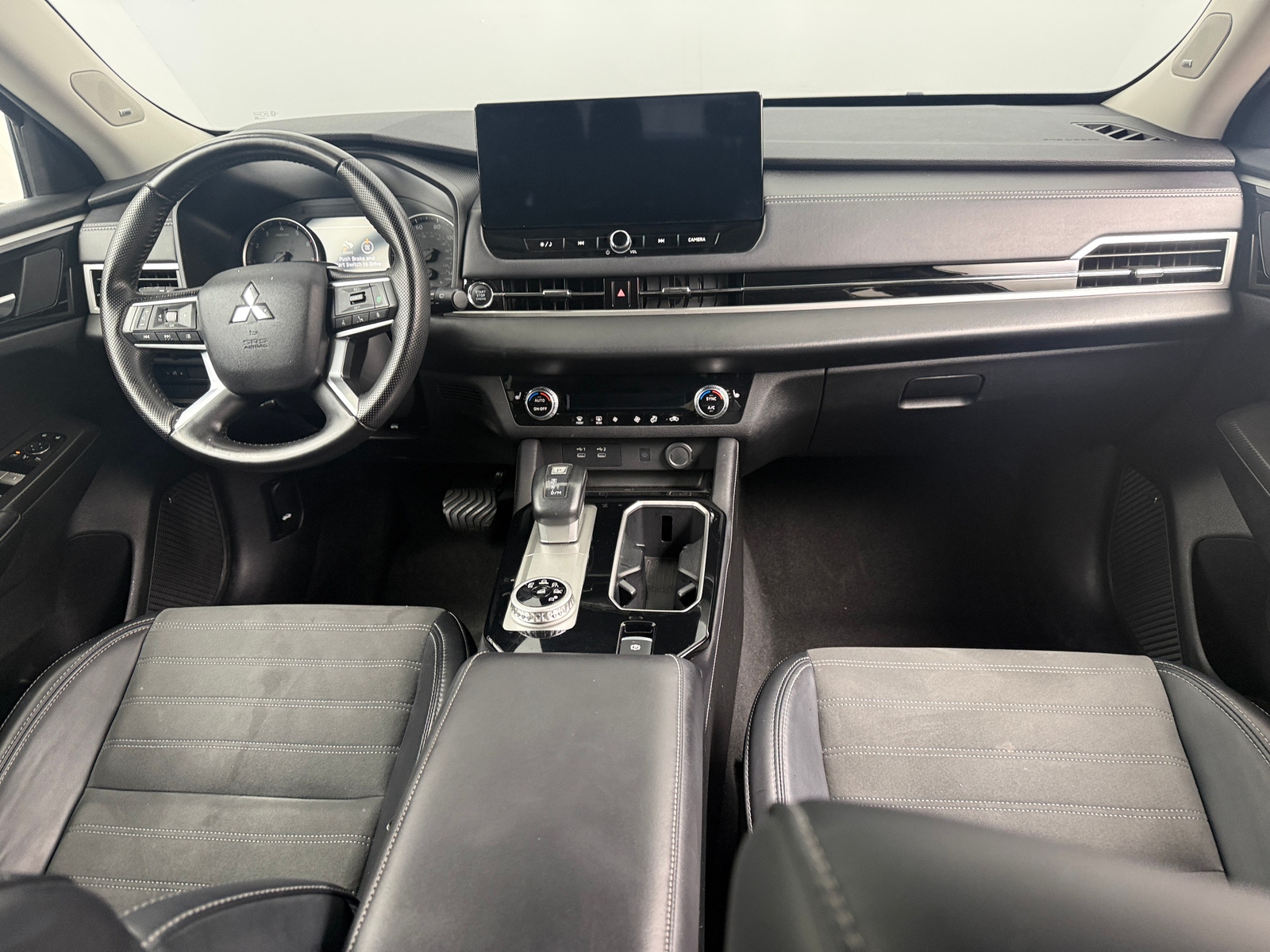 Thumbnail: 2025 Mitsubishi Outlander - 2