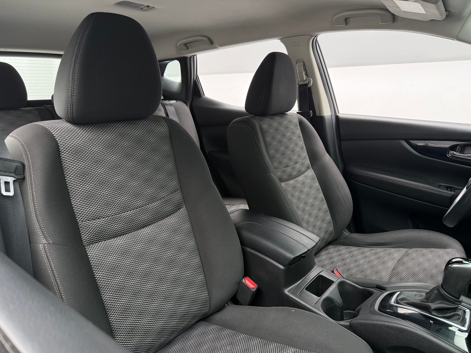 Thumbnail: 2017 Nissan Rogue Sport - 2