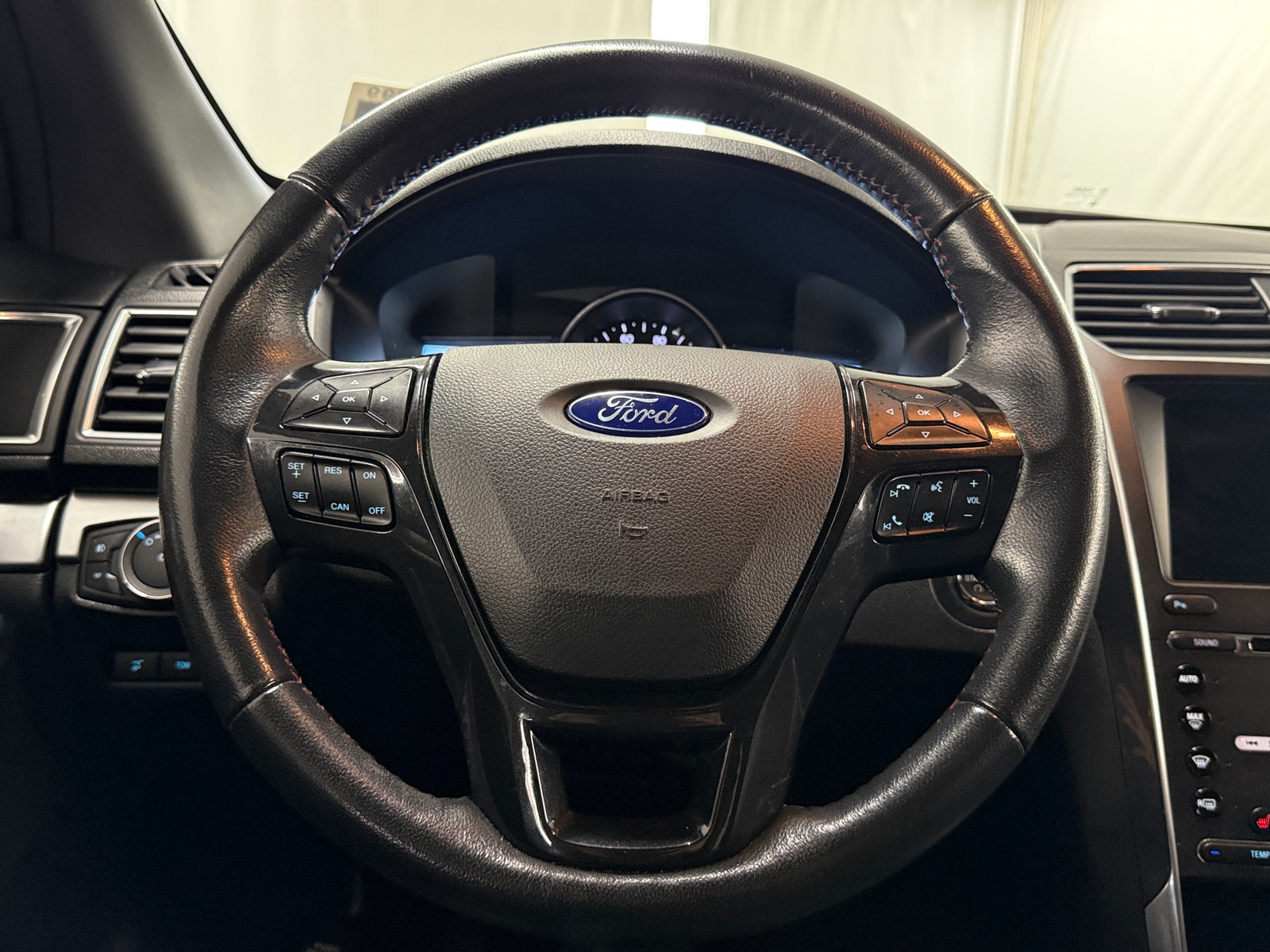 Thumbnail: 2016 Ford Explorer - 4