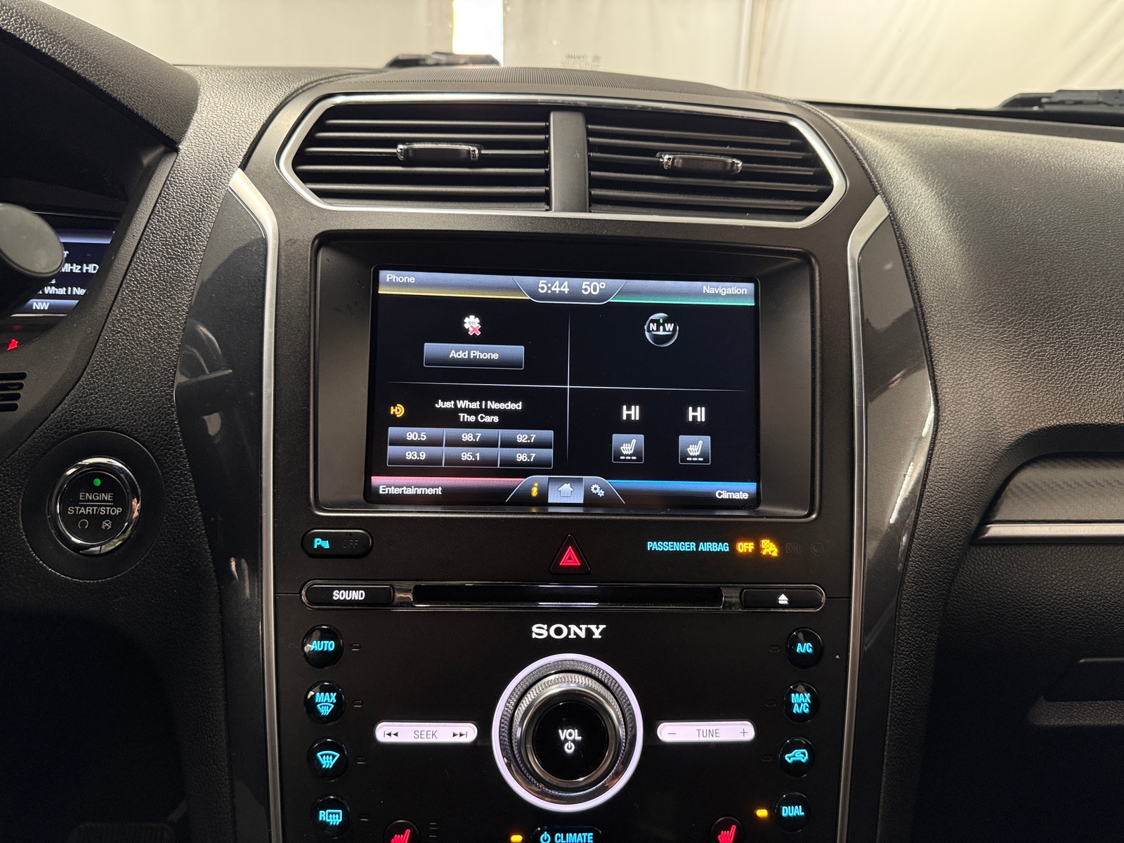 Thumbnail: 2016 Ford Explorer - 3
