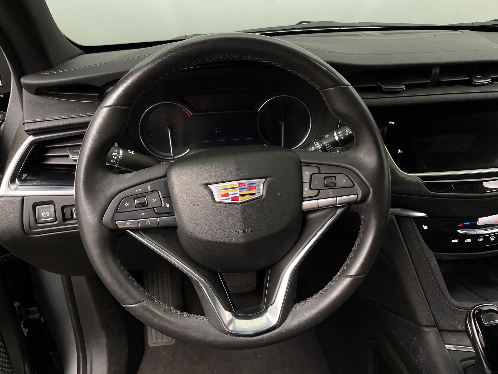 Thumbnail: 2024 Cadillac XT6 - 4