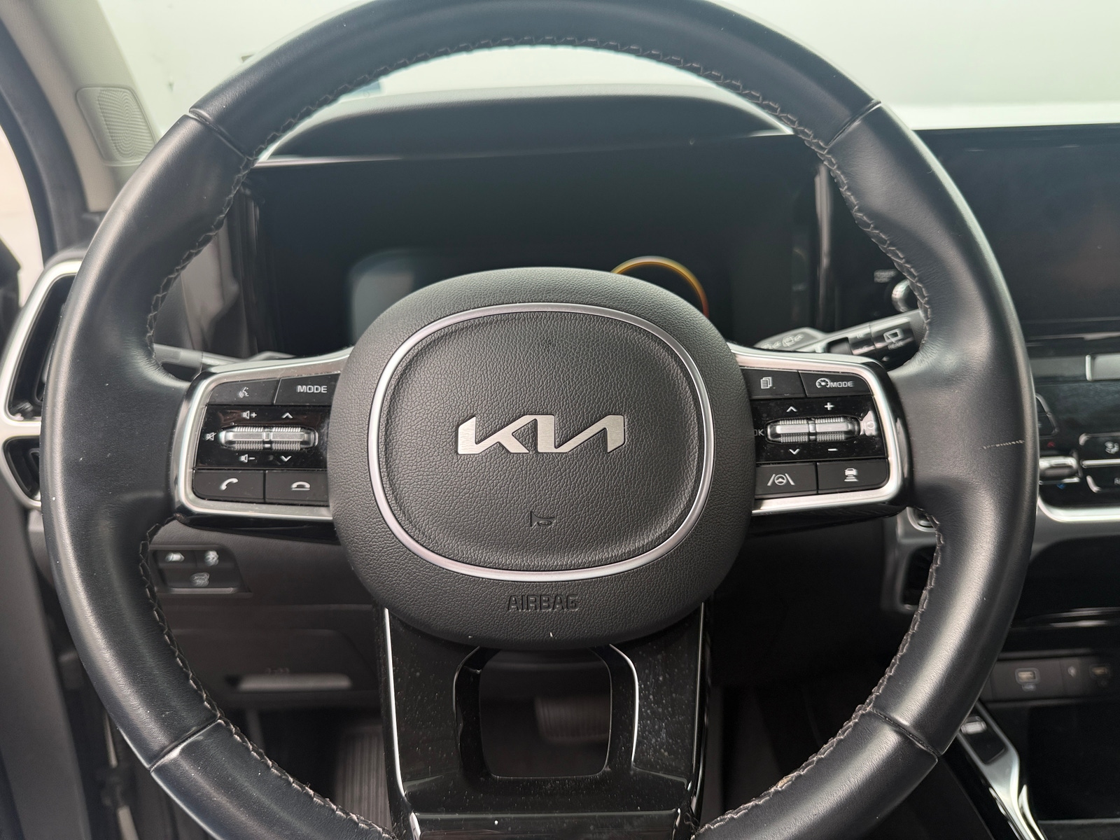 Thumbnail: 2023 Kia Sorento - 4