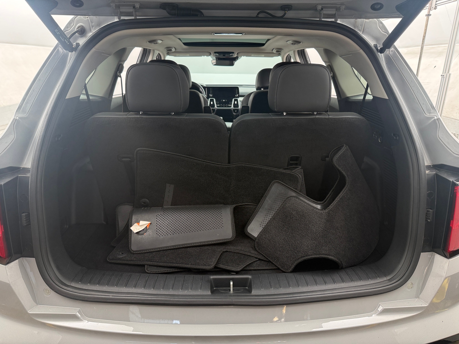 Thumbnail: 2023 Kia Sorento - 6