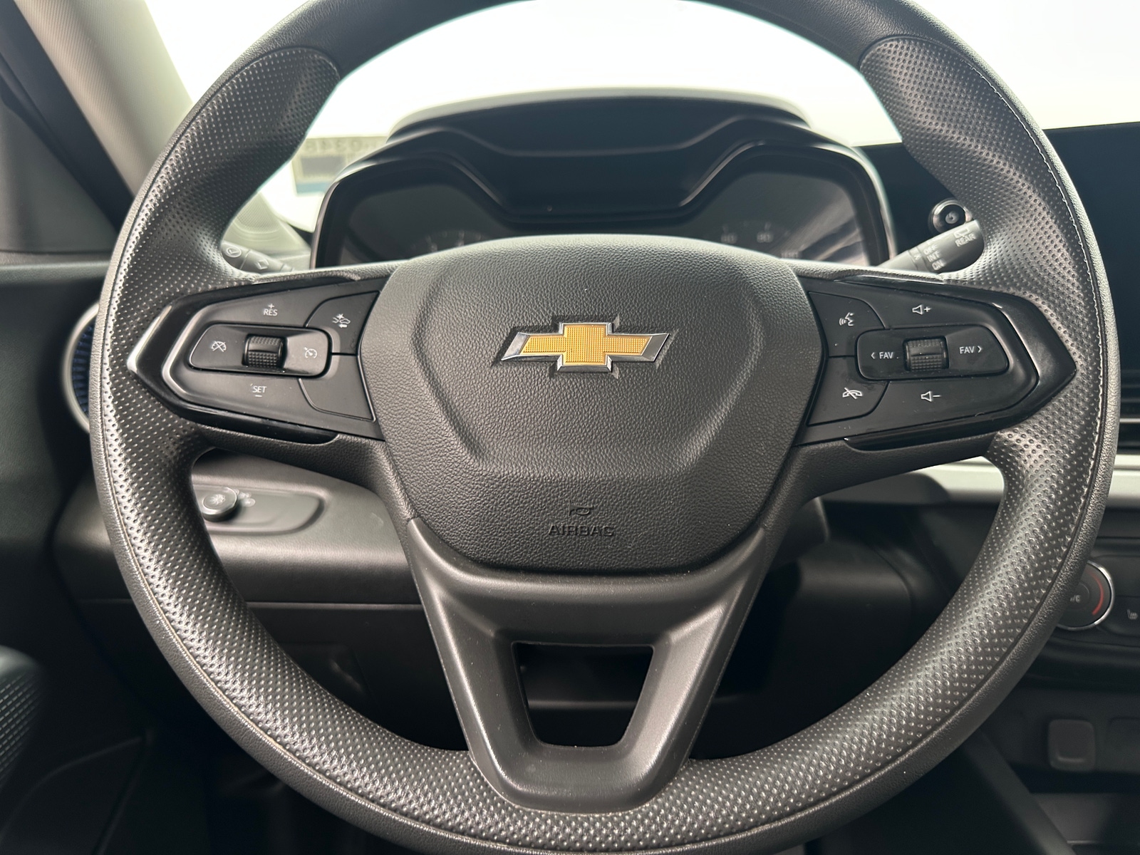 Thumbnail: 2025 Chevrolet Trax - 5