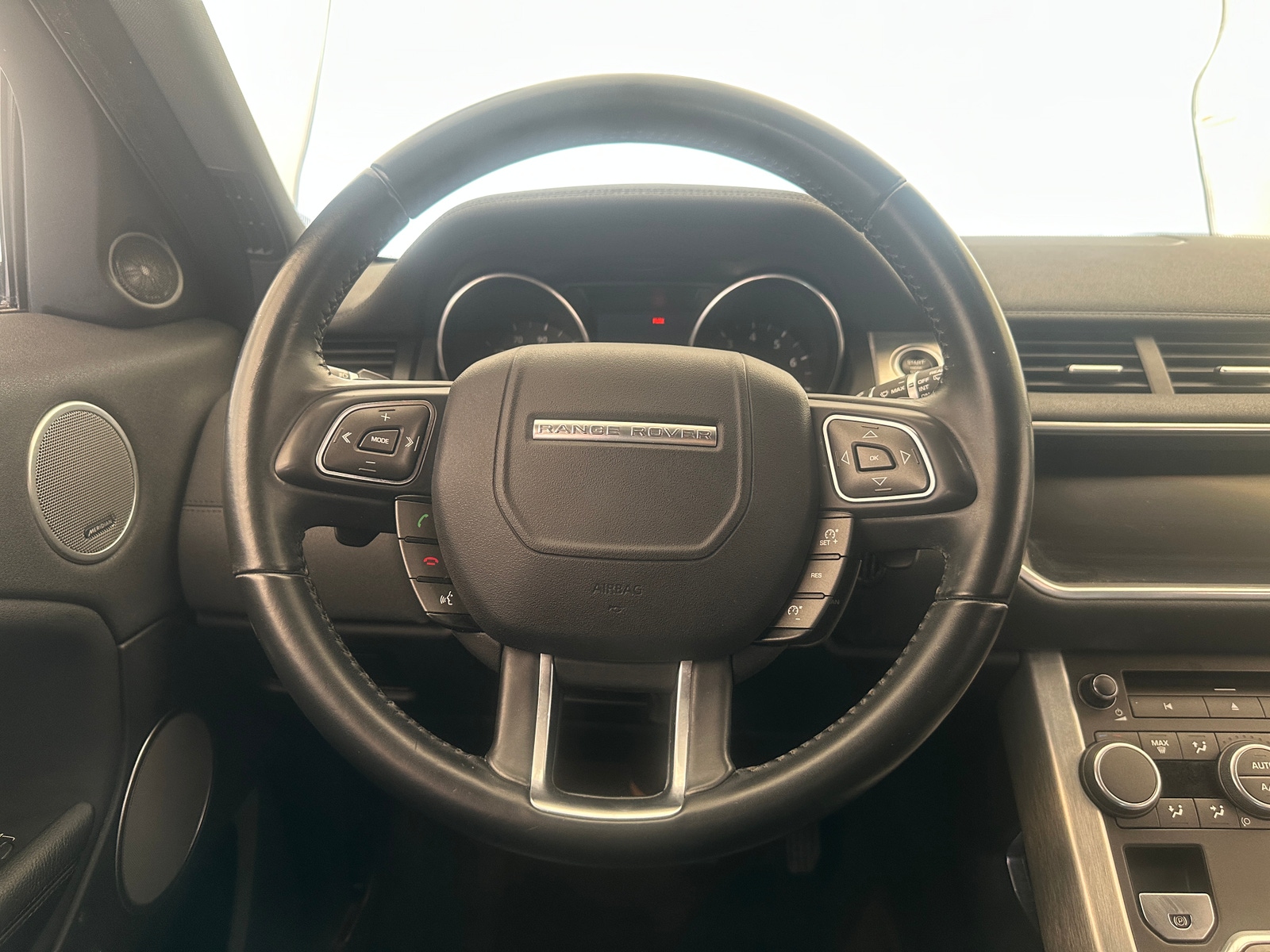 Thumbnail: 2017 Land Rover Range Rover Evoque - 4