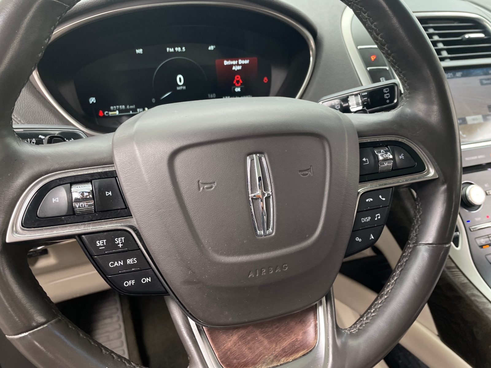 Thumbnail: 2019 Lincoln Nautilus - 4