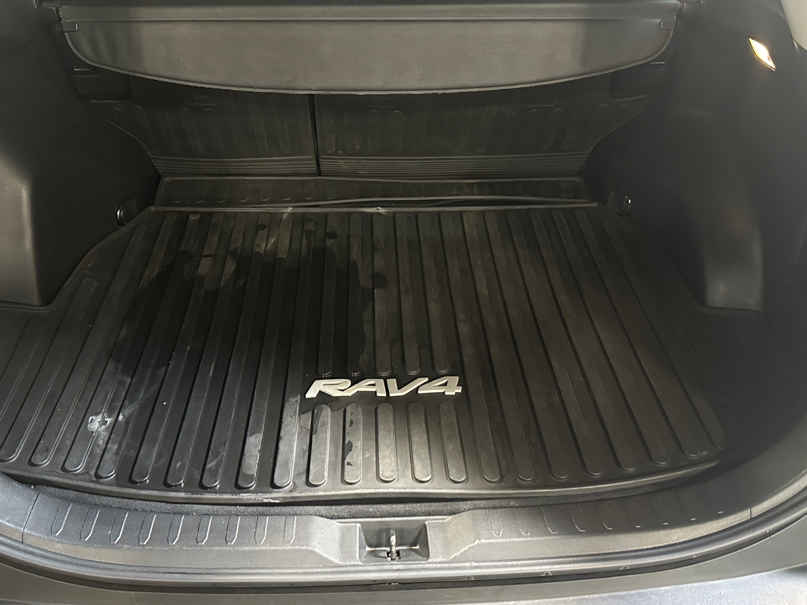 Thumbnail: 2020 Toyota RAV4 - 7
