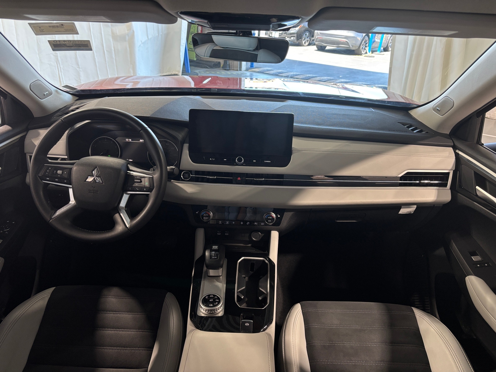 Thumbnail: 2025 Mitsubishi Outlander - 2