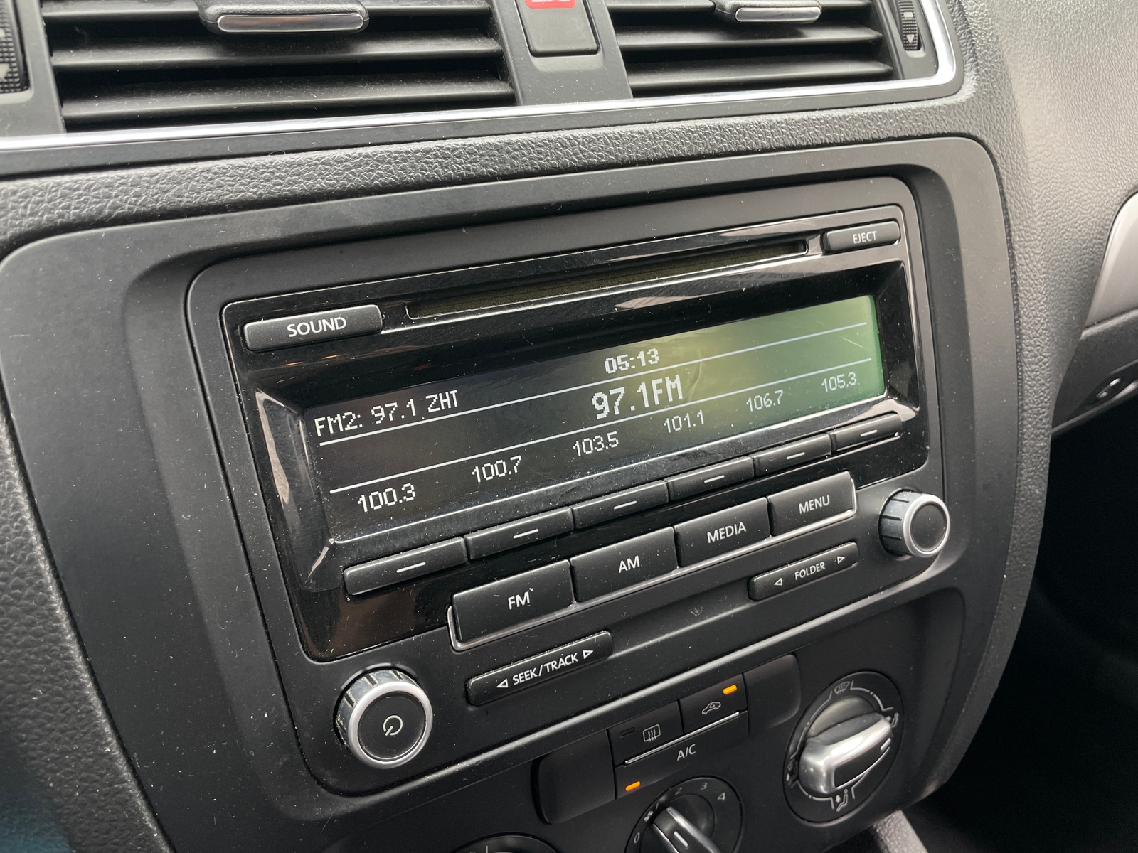 Thumbnail: 2013 Volkswagen Jetta - 3