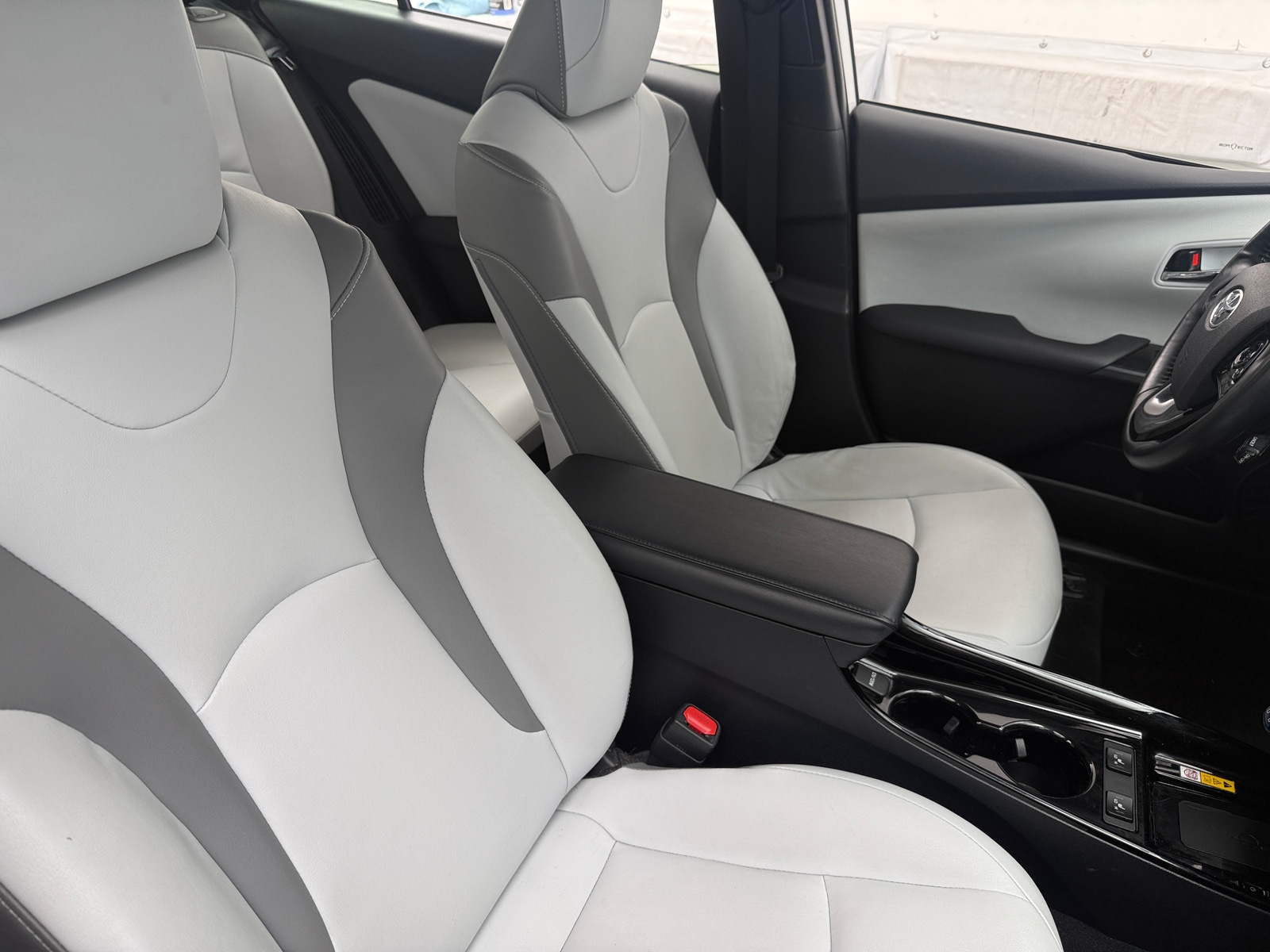 Thumbnail: 2020 Toyota Prius Prime - 2