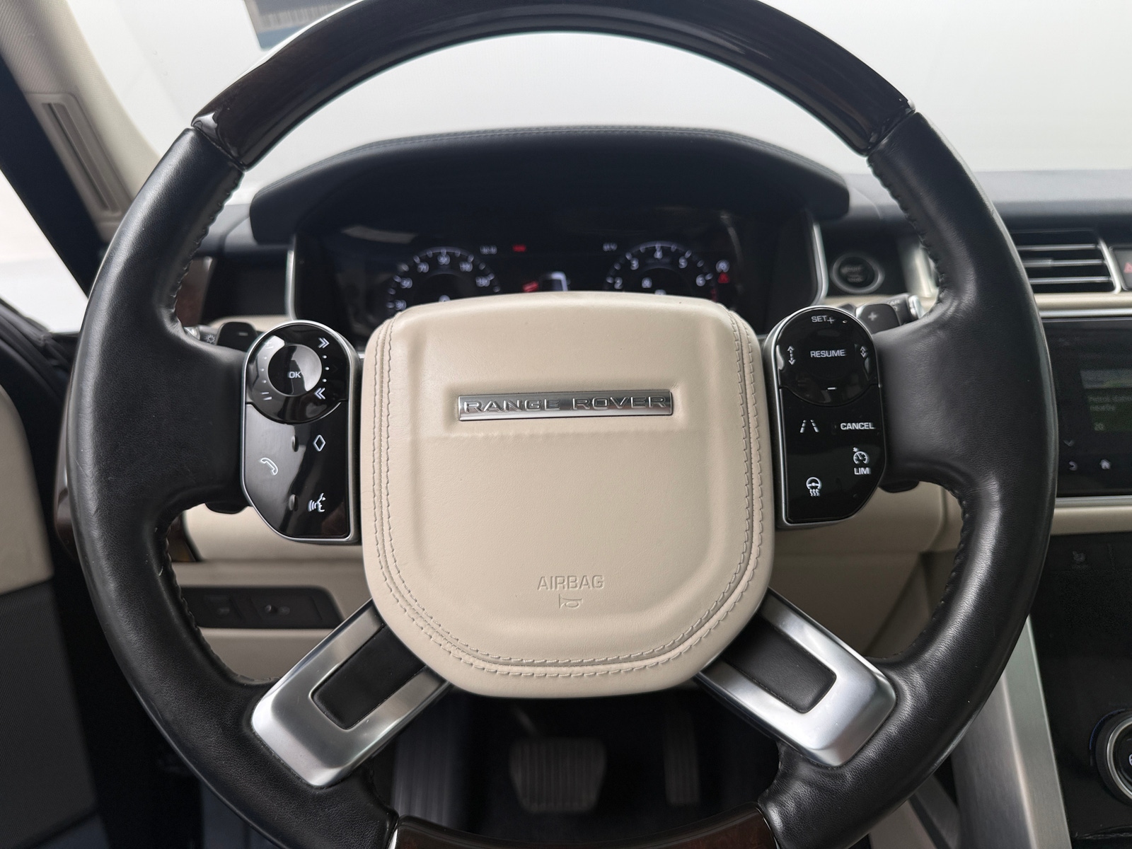 Thumbnail: 2019 Land Rover Range Rover - 4