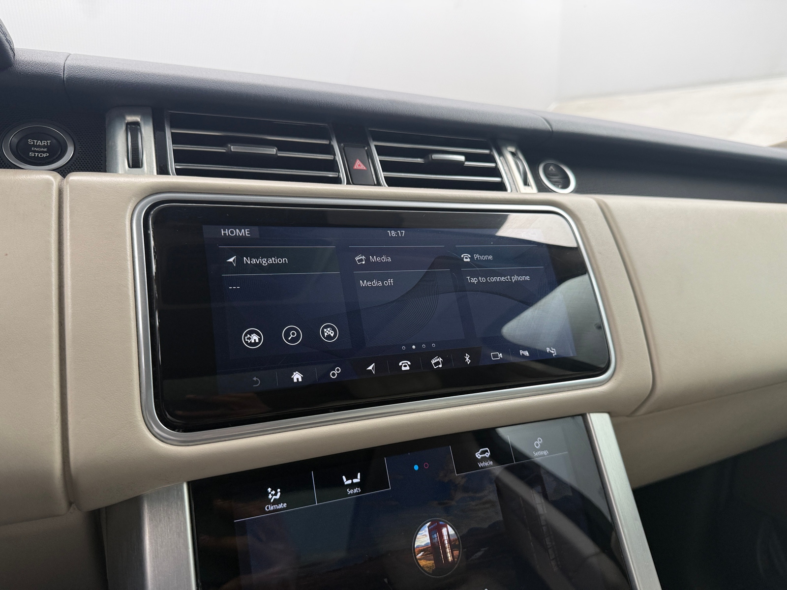 Thumbnail: 2019 Land Rover Range Rover - 3