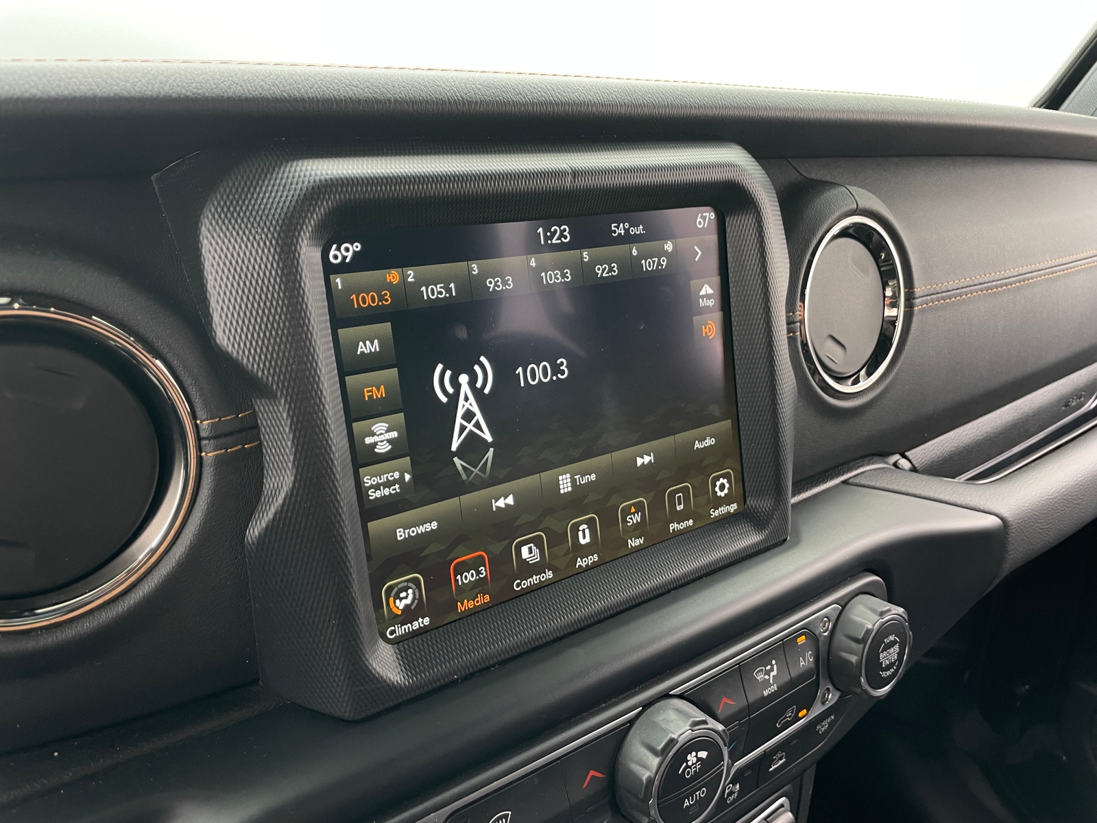 Thumbnail: 2022 Jeep Wrangler - 3